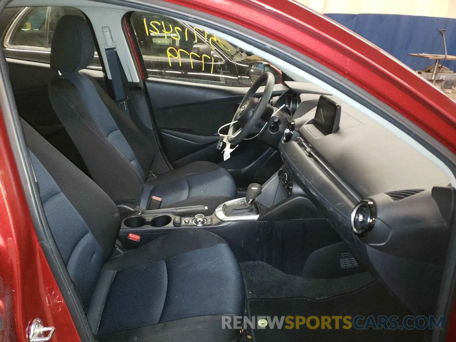5 fotografías del automóvil dañado 3MYDLBJV2LY702718 TOYOTA YARIS 2020