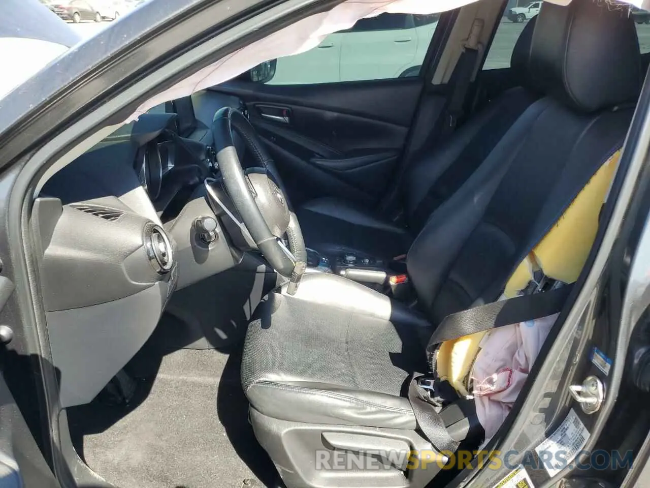 7 fotografías del automóvil dañado 3MYDLBJV2LY705604 TOYOTA YARIS 2020
