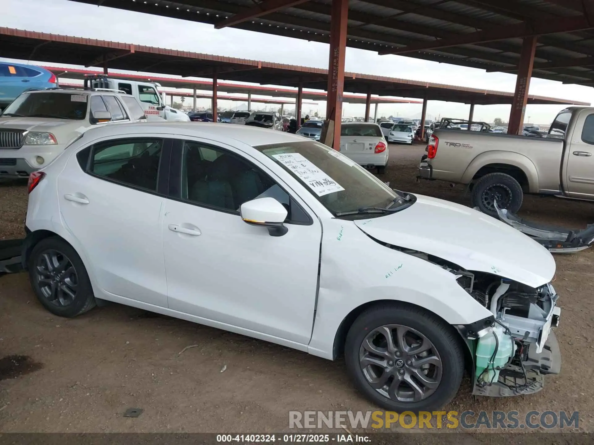 14 fotografías del automóvil dañado 3MYDLBJV3LY703795 TOYOTA YARIS 2020
