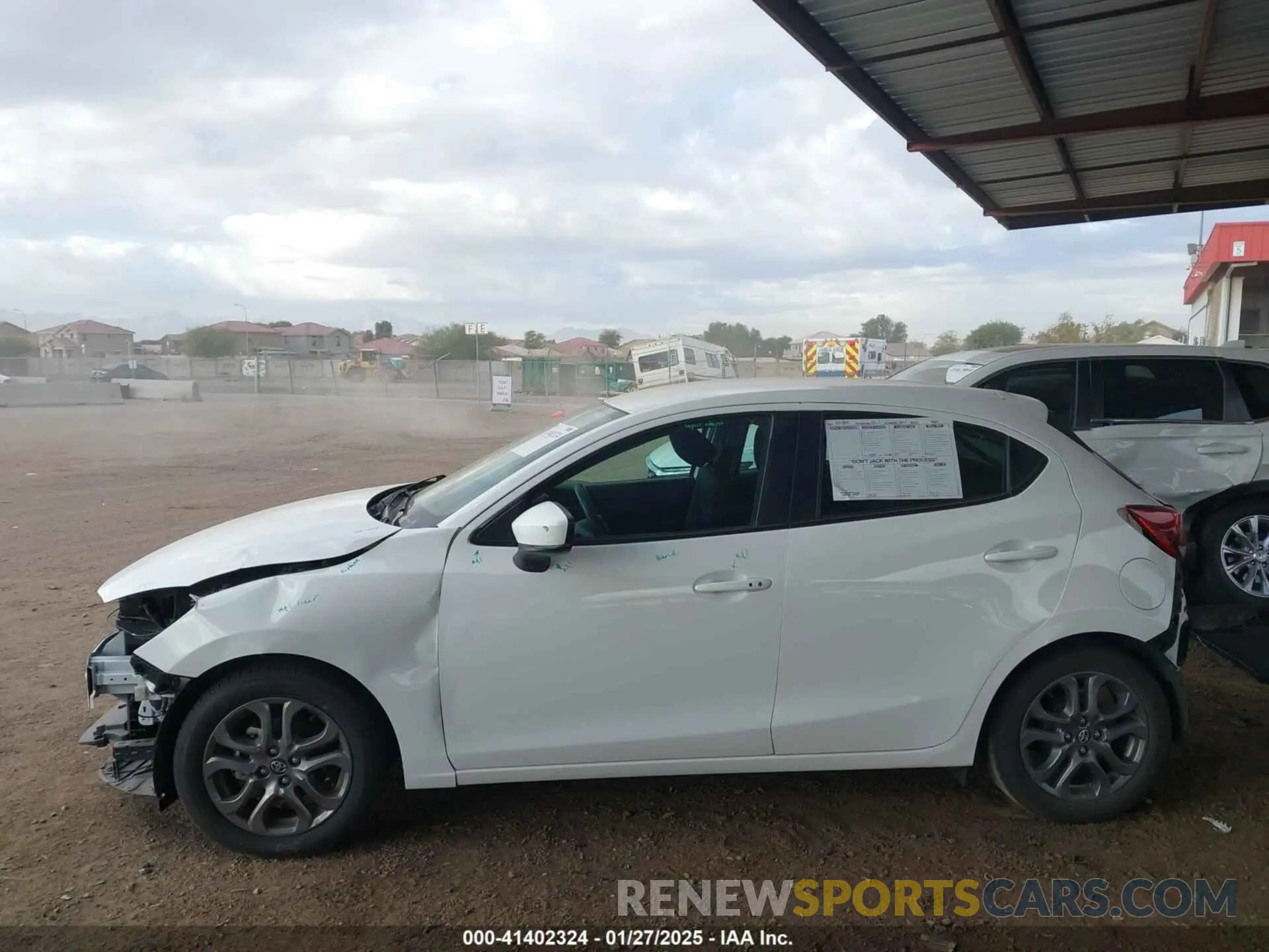 15 fotografías del automóvil dañado 3MYDLBJV3LY703795 TOYOTA YARIS 2020