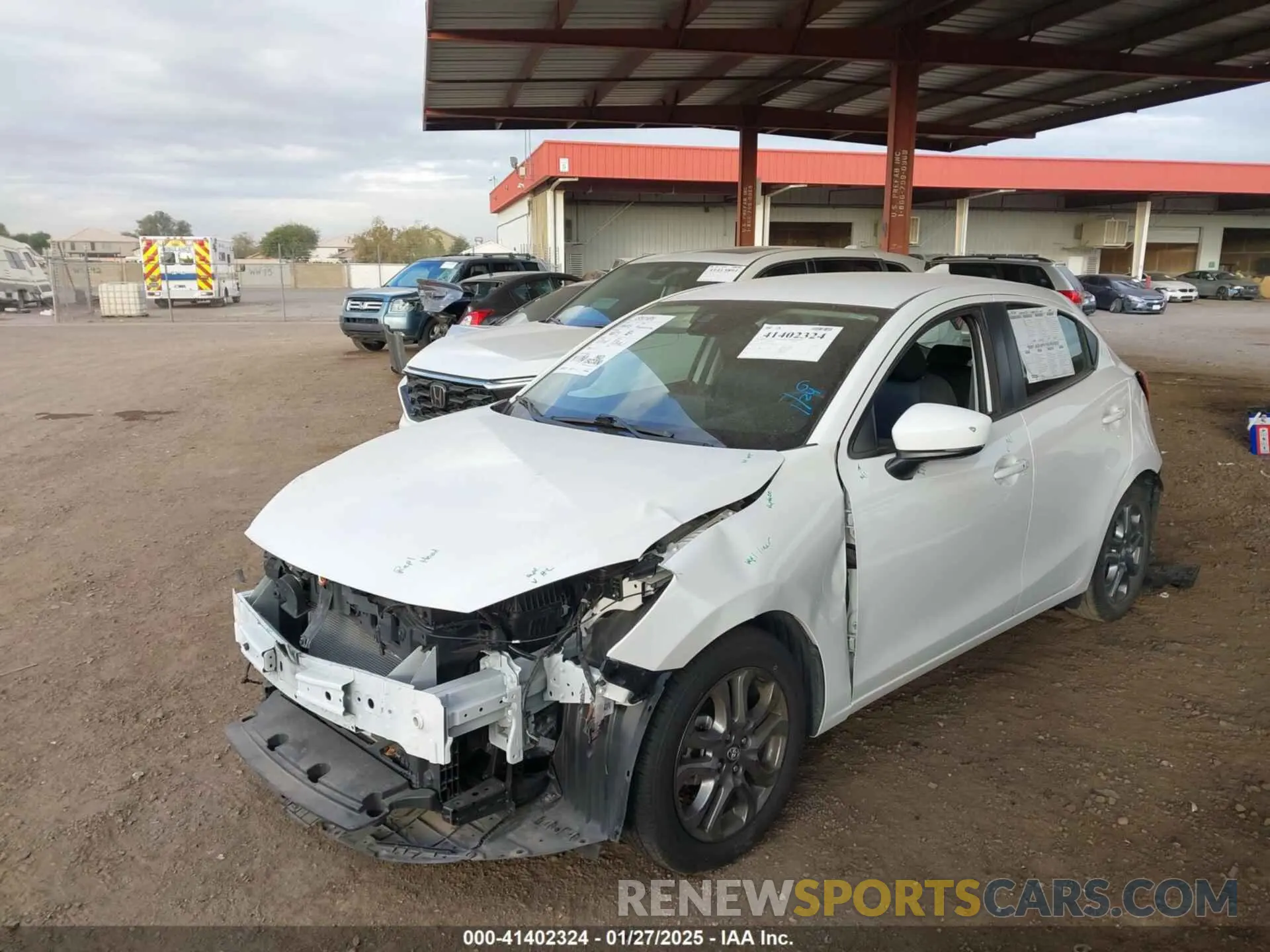 2 fotografías del automóvil dañado 3MYDLBJV3LY703795 TOYOTA YARIS 2020