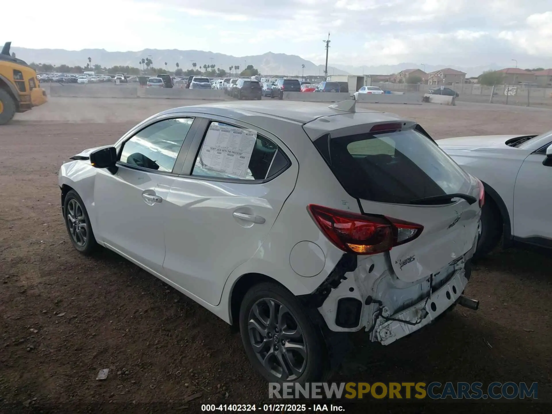 3 fotografías del automóvil dañado 3MYDLBJV3LY703795 TOYOTA YARIS 2020