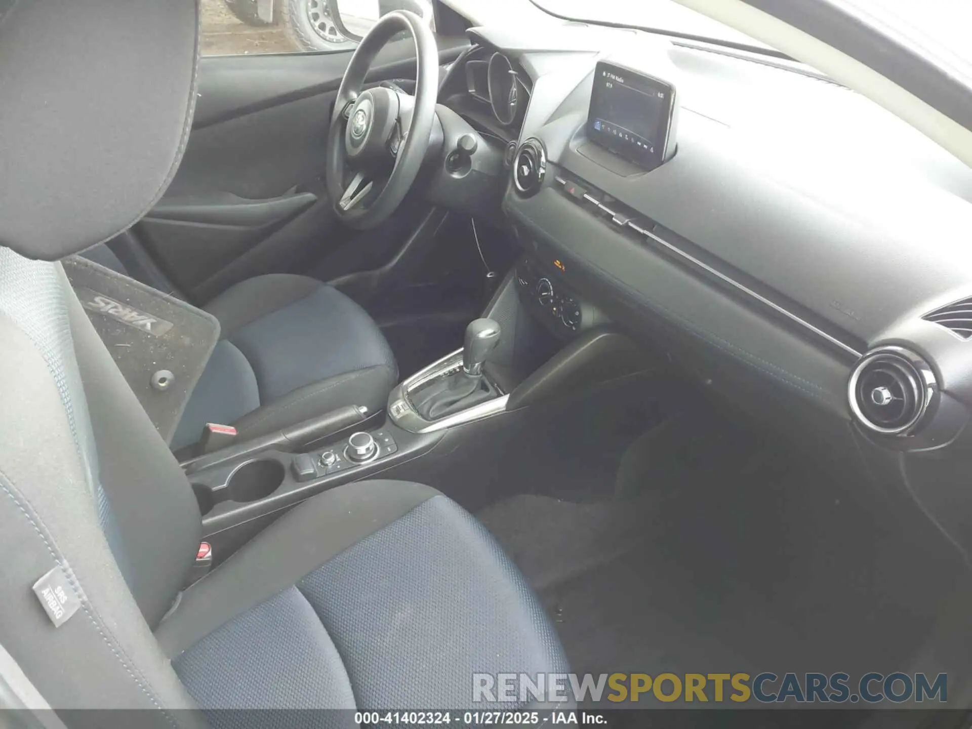 5 fotografías del automóvil dañado 3MYDLBJV3LY703795 TOYOTA YARIS 2020