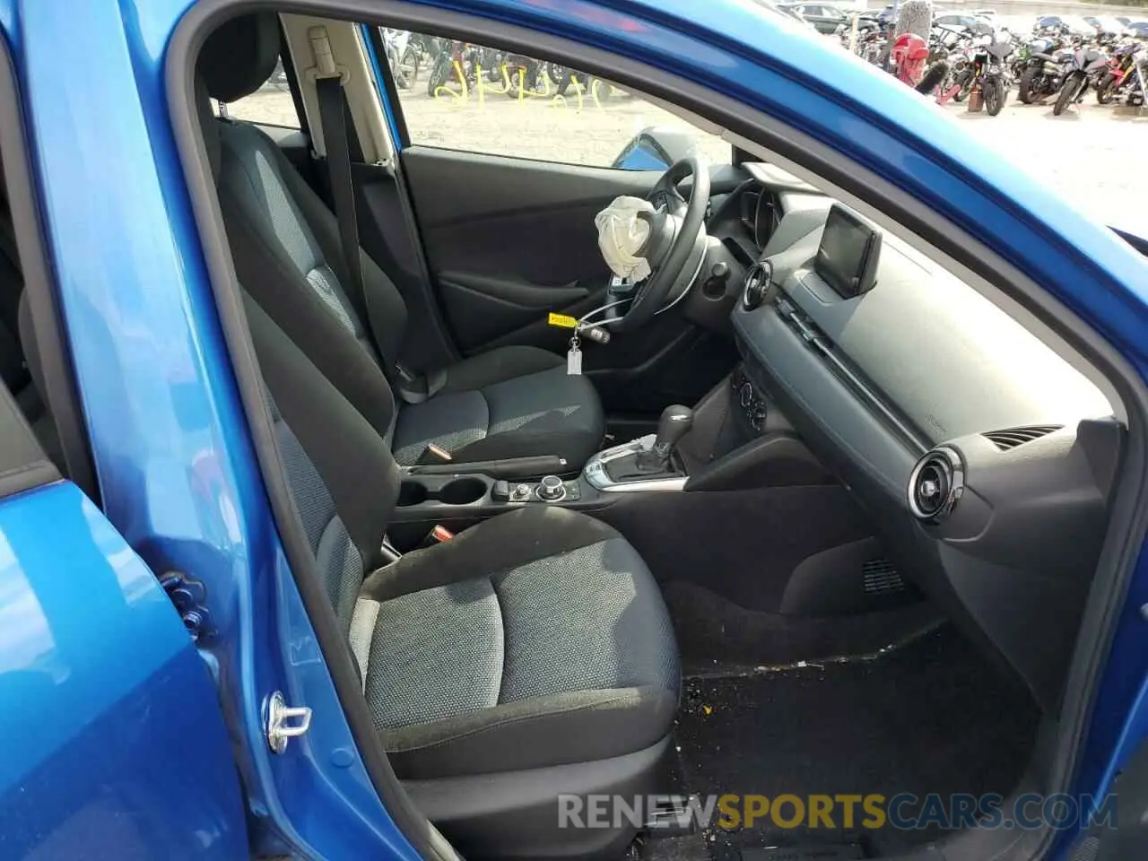 5 fotografías del automóvil dañado 3MYDLBJV3LY705417 TOYOTA YARIS 2020