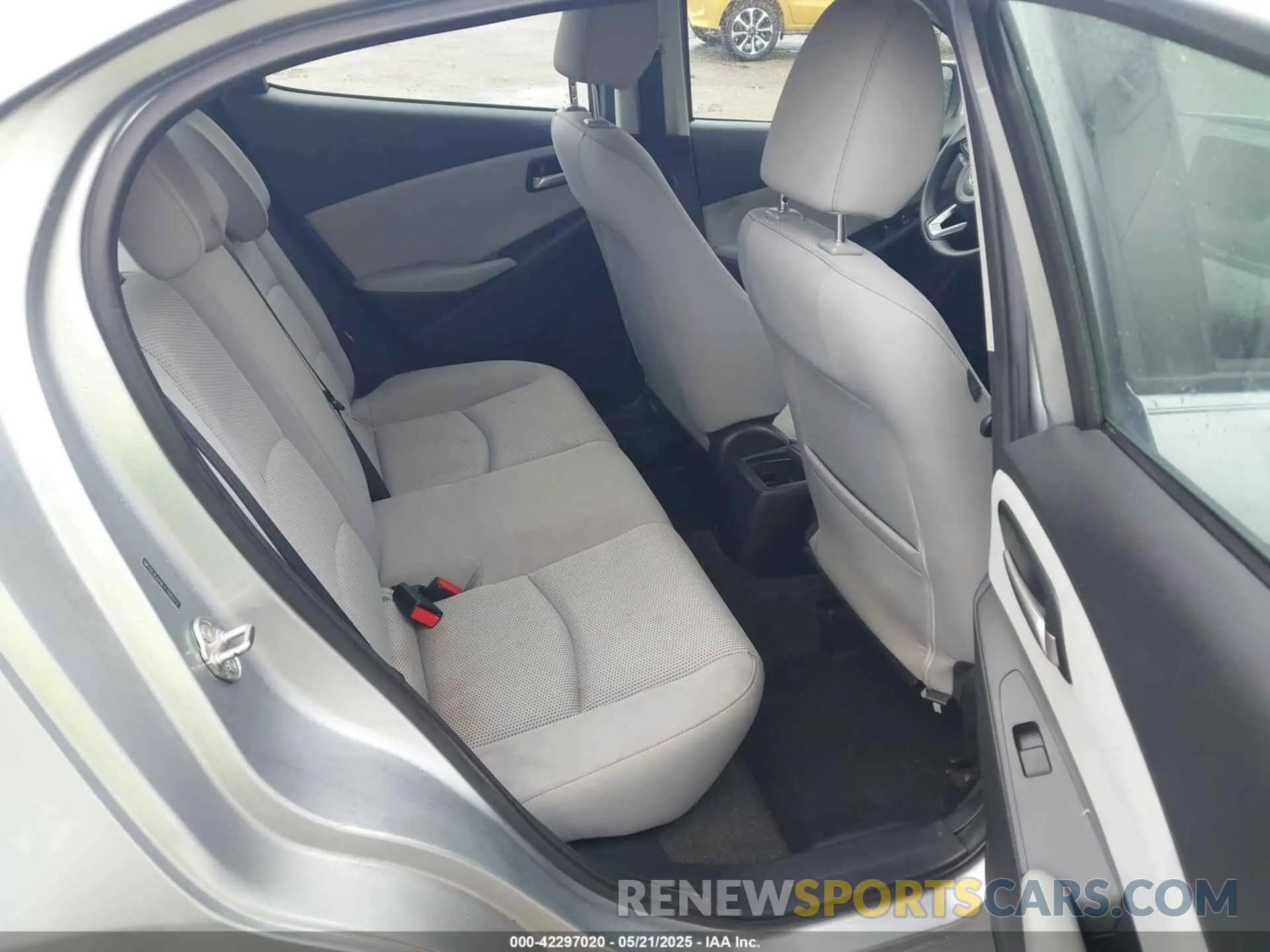 8 fotografías del automóvil dañado 3MYDLBJV6LY700373 TOYOTA YARIS 2020