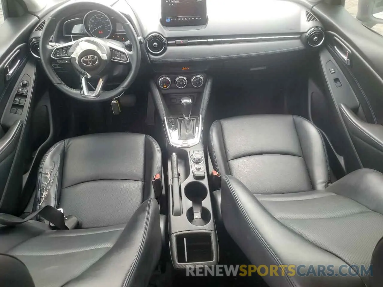 8 fotografías del automóvil dañado 3MYDLBJV6LY704391 TOYOTA YARIS 2020