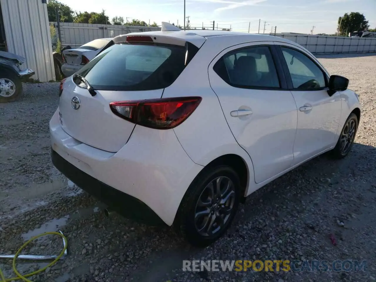 4 fotografías del automóvil dañado 3MYDLBJV6LY706139 TOYOTA YARIS 2020