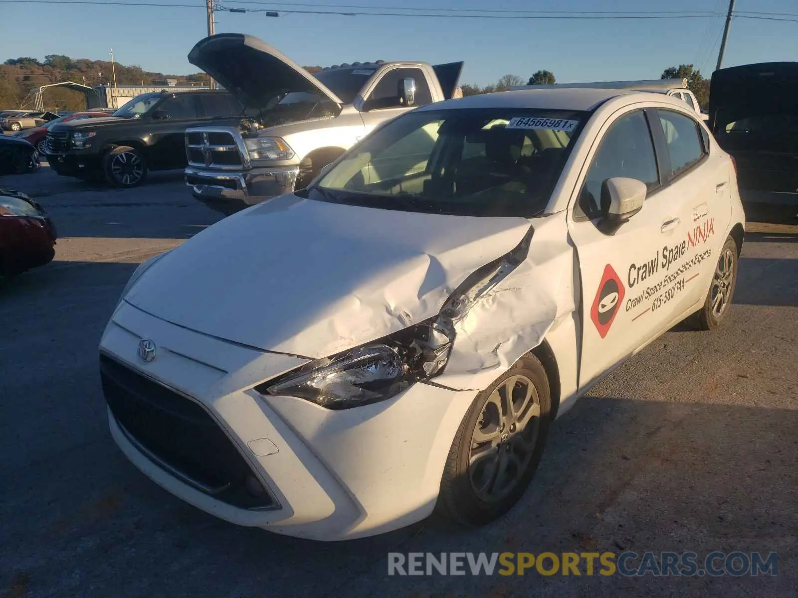 2 fotografías del automóvil dañado 3MYDLBJV8LY705087 TOYOTA YARIS 2020