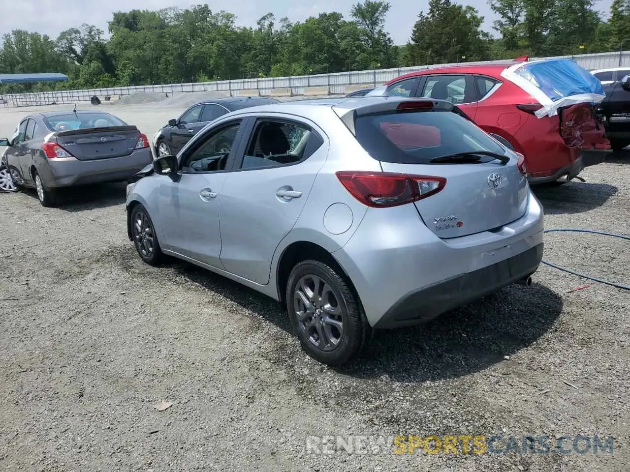 2 fotografías del automóvil dañado 3MYDLBJVXLY700912 TOYOTA YARIS 2020