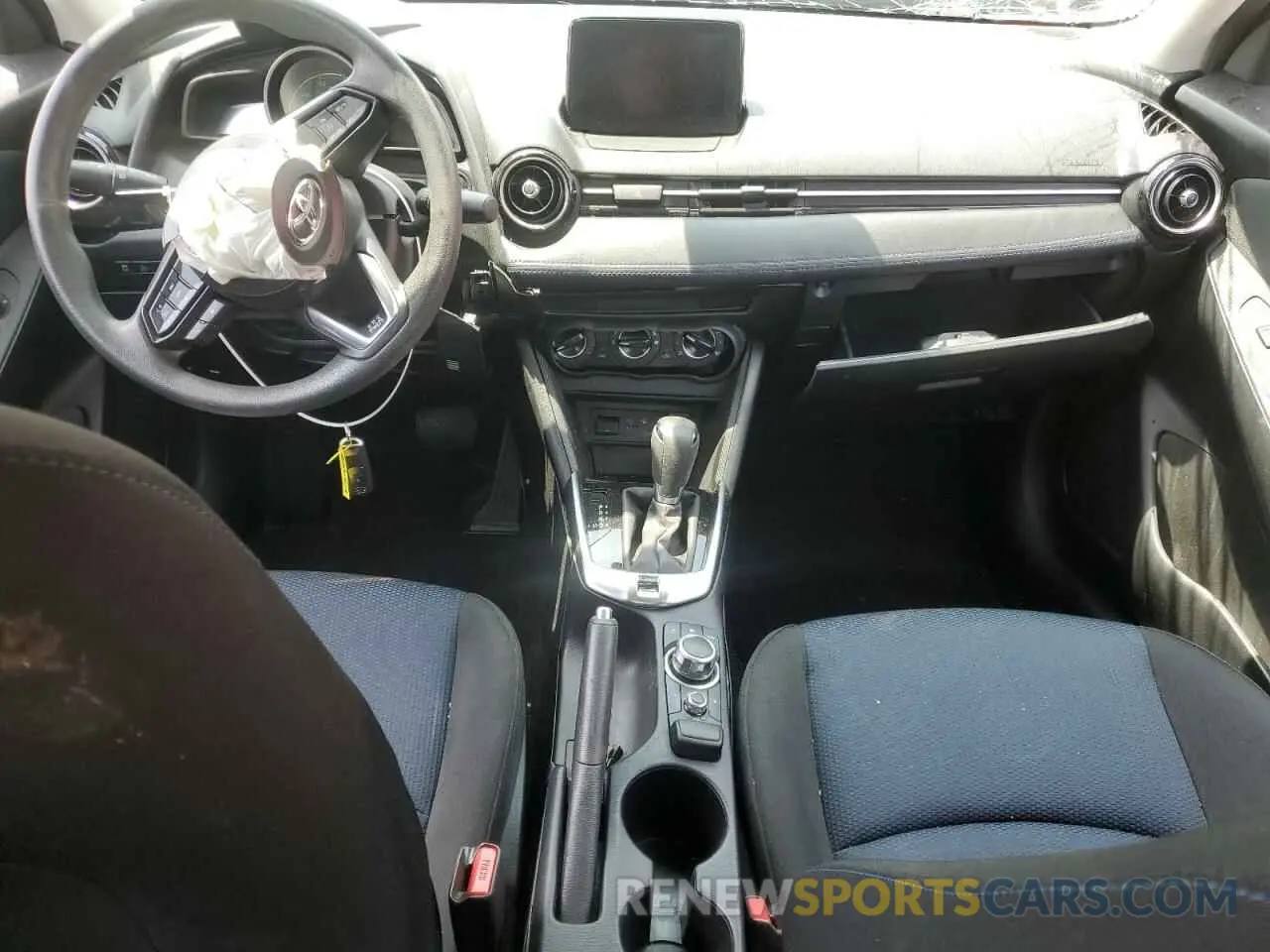 8 fotografías del automóvil dañado 3MYDLBJVXLY700912 TOYOTA YARIS 2020