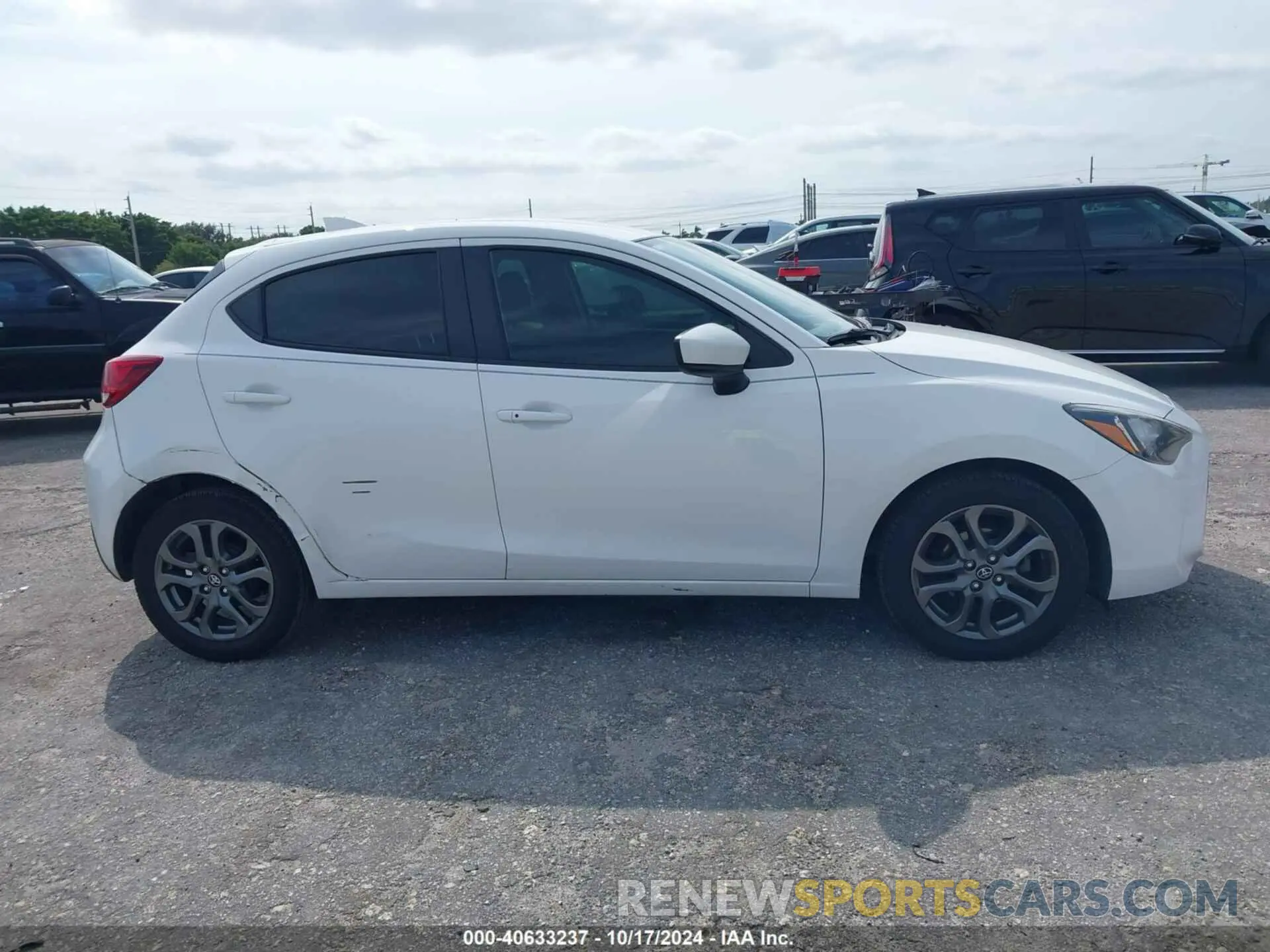 13 fotografías del automóvil dañado 3MYDLBJVXLY703650 TOYOTA YARIS 2020