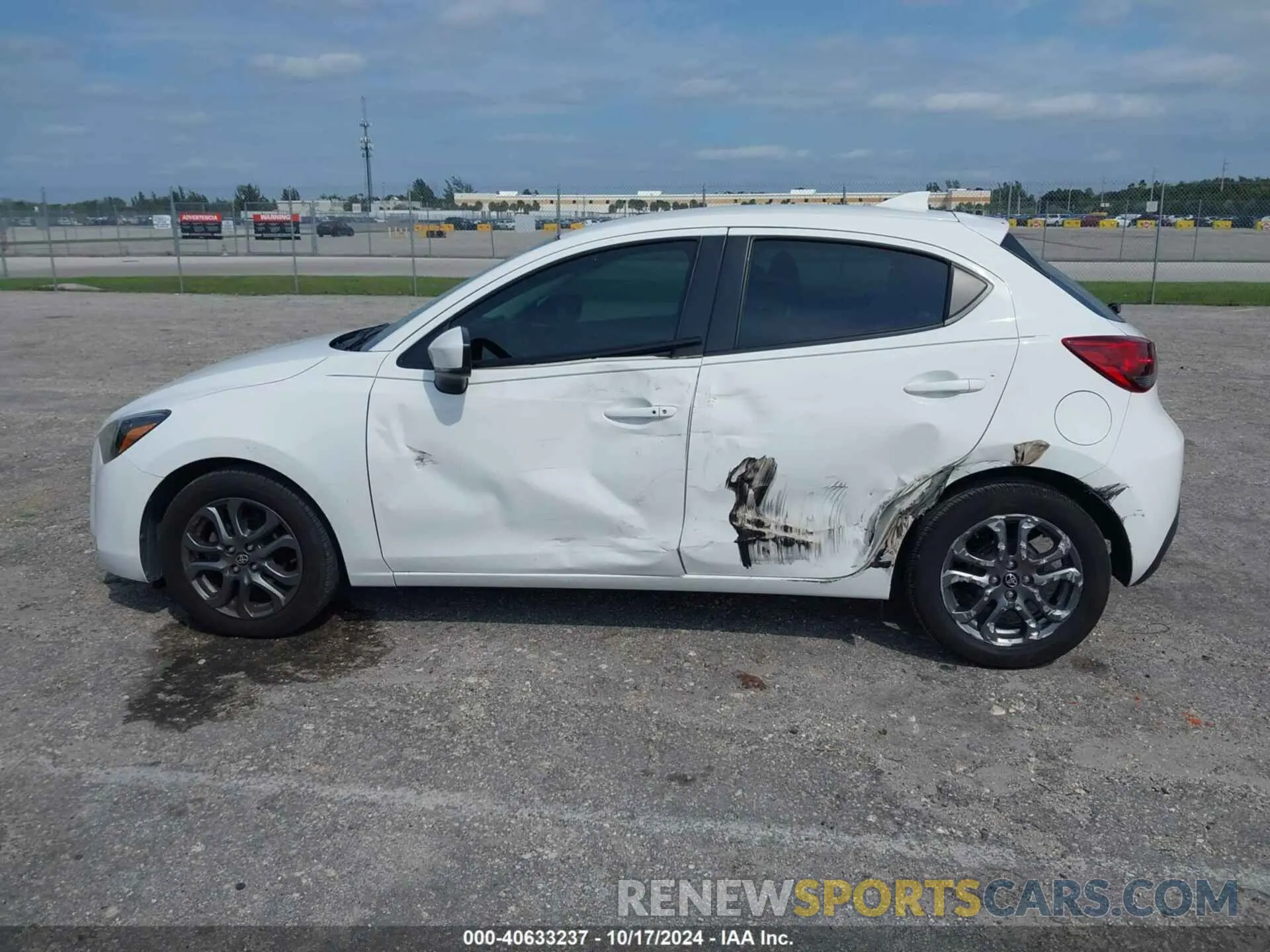 14 fotografías del automóvil dañado 3MYDLBJVXLY703650 TOYOTA YARIS 2020