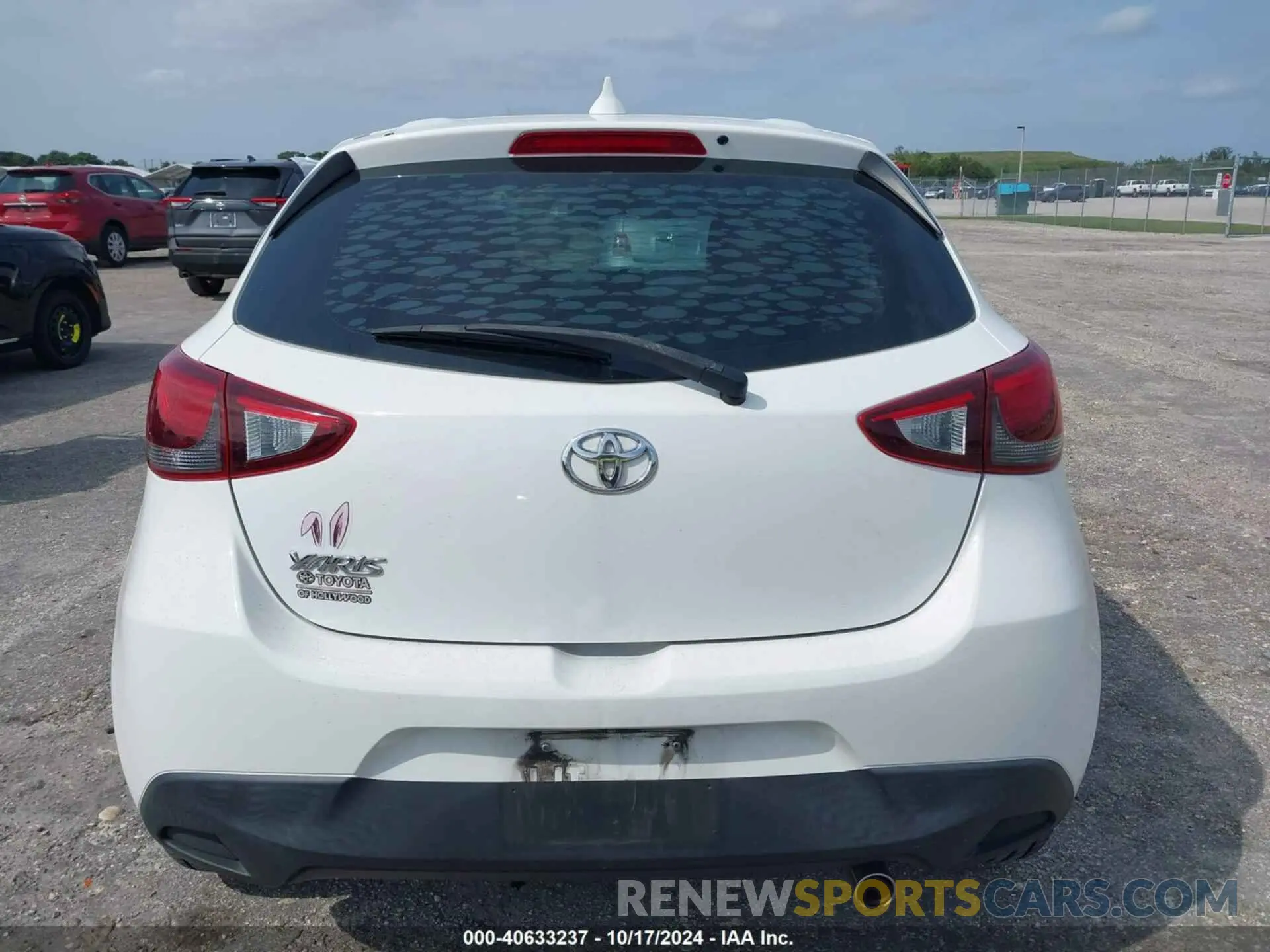 16 fotografías del automóvil dañado 3MYDLBJVXLY703650 TOYOTA YARIS 2020