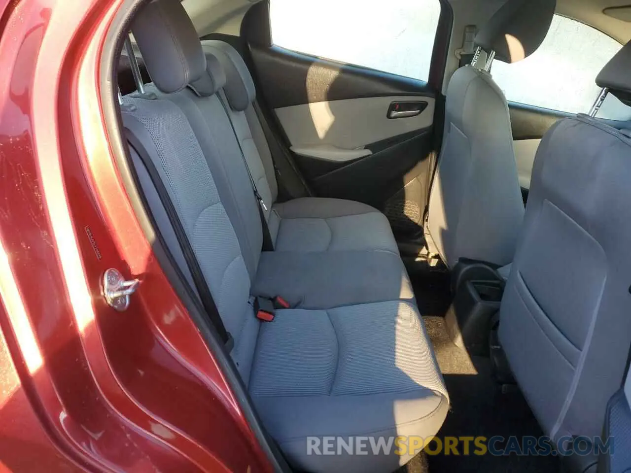 11 fotografías del automóvil dañado 3MYDLBJVXLY708248 TOYOTA YARIS 2020
