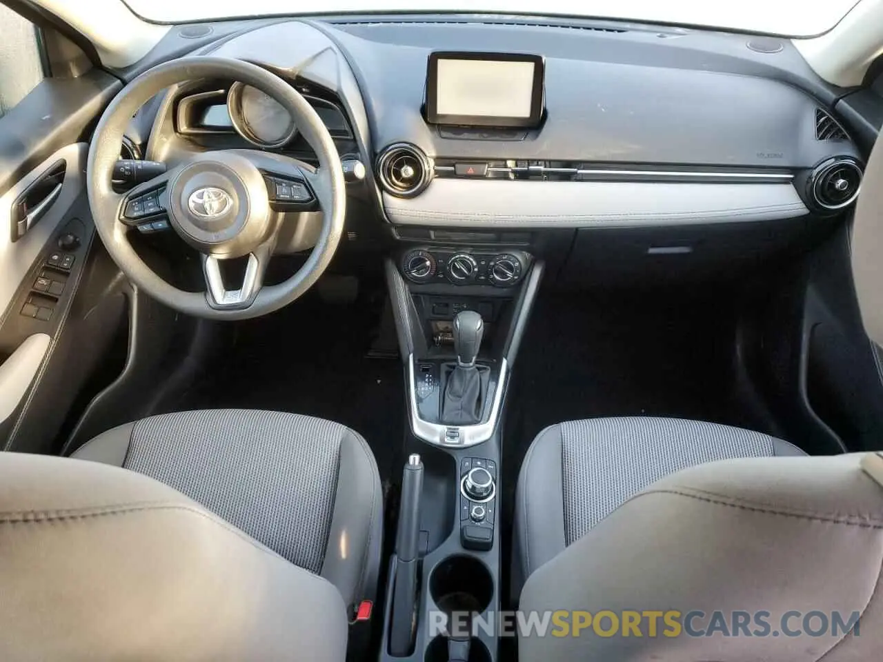8 fotografías del automóvil dañado 3MYDLBJVXLY708248 TOYOTA YARIS 2020