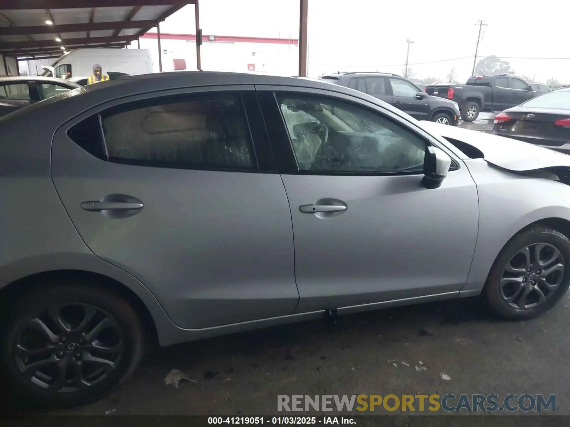 13 fotografías del automóvil dañado 3MYDLBYV1LY704997 TOYOTA YARIS 2020