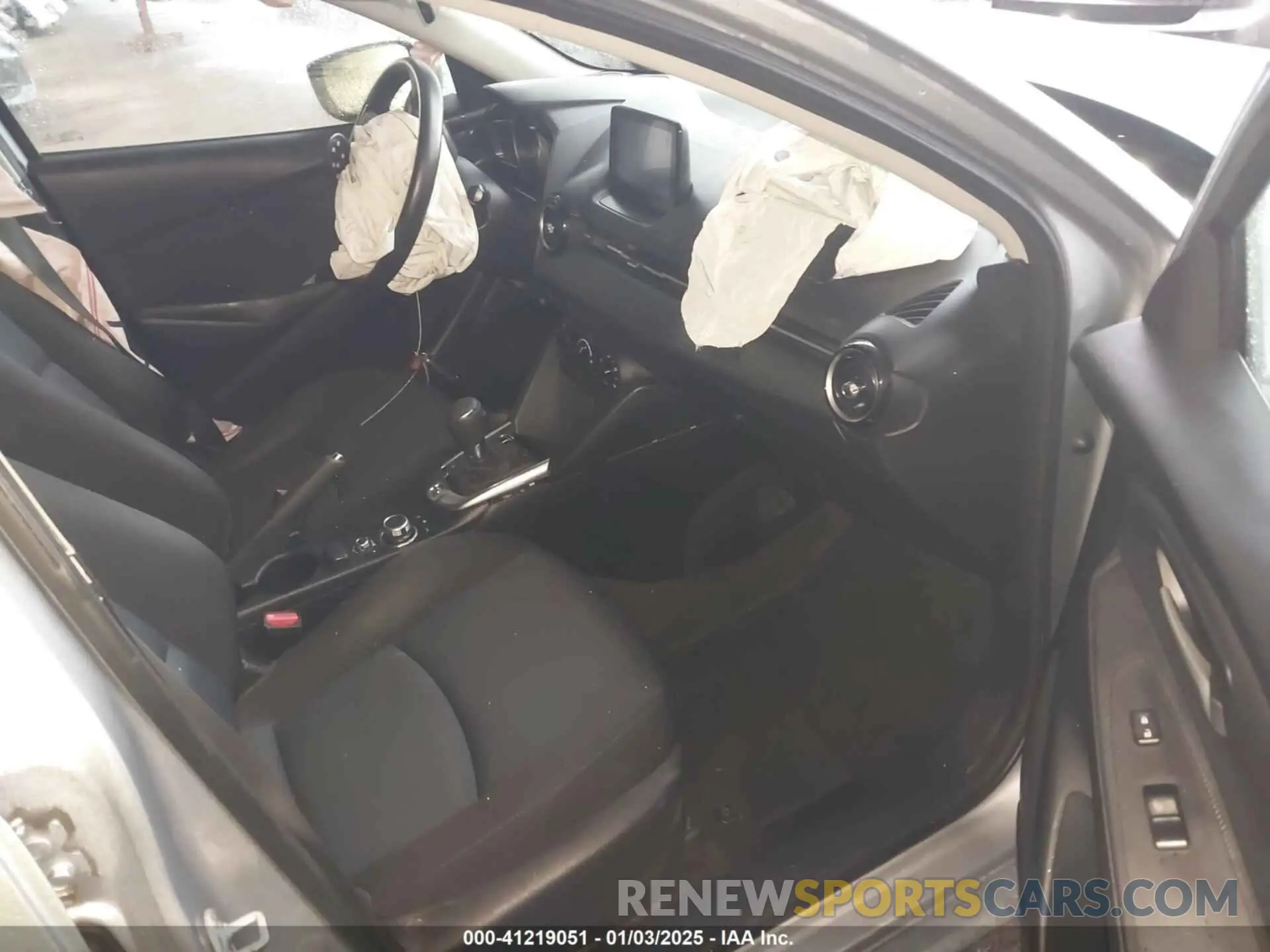 5 fotografías del automóvil dañado 3MYDLBYV1LY704997 TOYOTA YARIS 2020