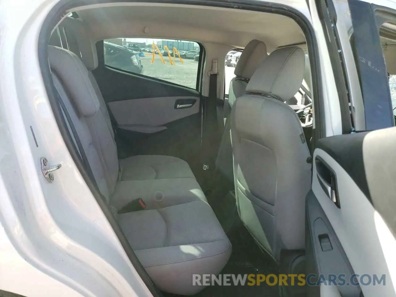 10 fotografías del automóvil dañado 3MYDLBYV1LY716020 TOYOTA YARIS 2020