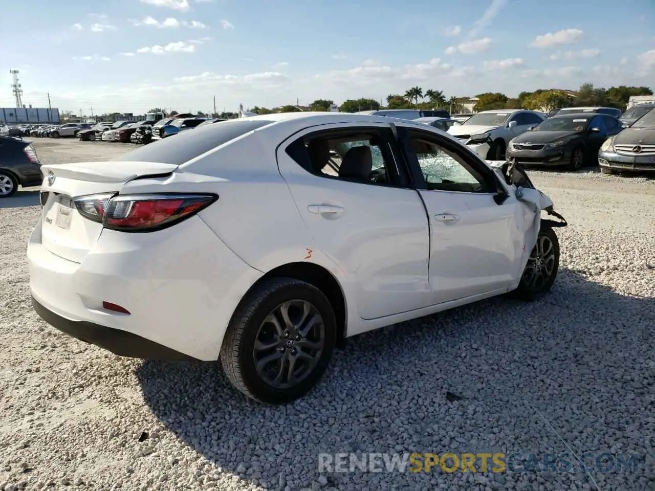 3 fotografías del automóvil dañado 3MYDLBYV1LY716020 TOYOTA YARIS 2020