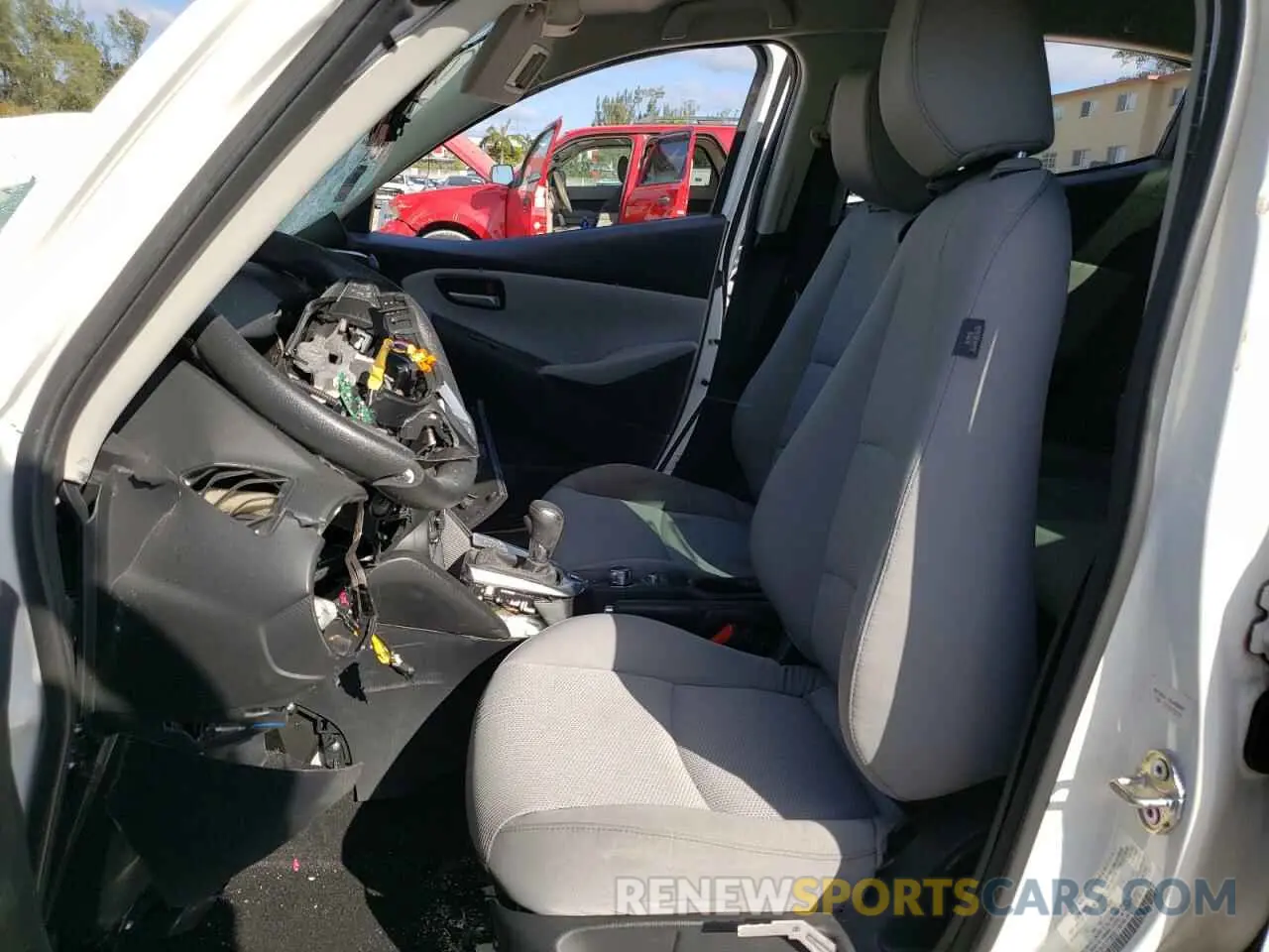 7 fotografías del automóvil dañado 3MYDLBYV1LY716020 TOYOTA YARIS 2020