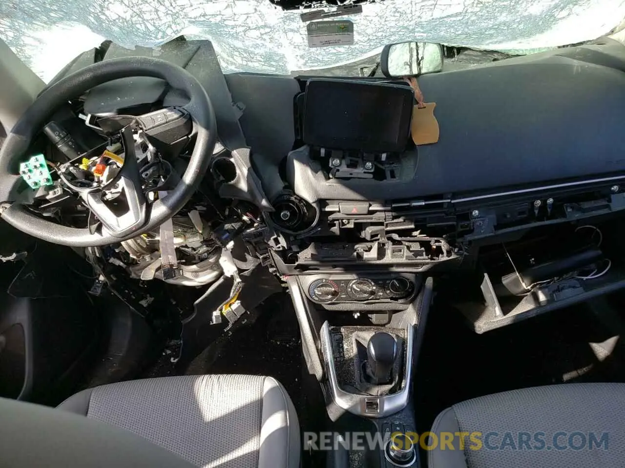 8 fotografías del automóvil dañado 3MYDLBYV1LY716020 TOYOTA YARIS 2020