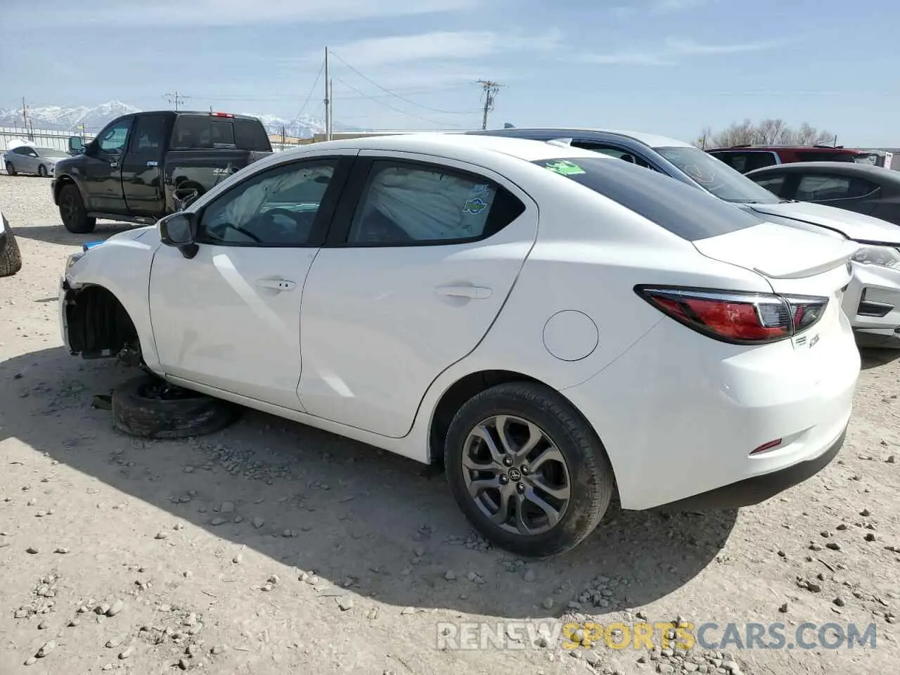 2 fotografías del automóvil dañado 3MYDLBYV1LY716776 TOYOTA YARIS 2020