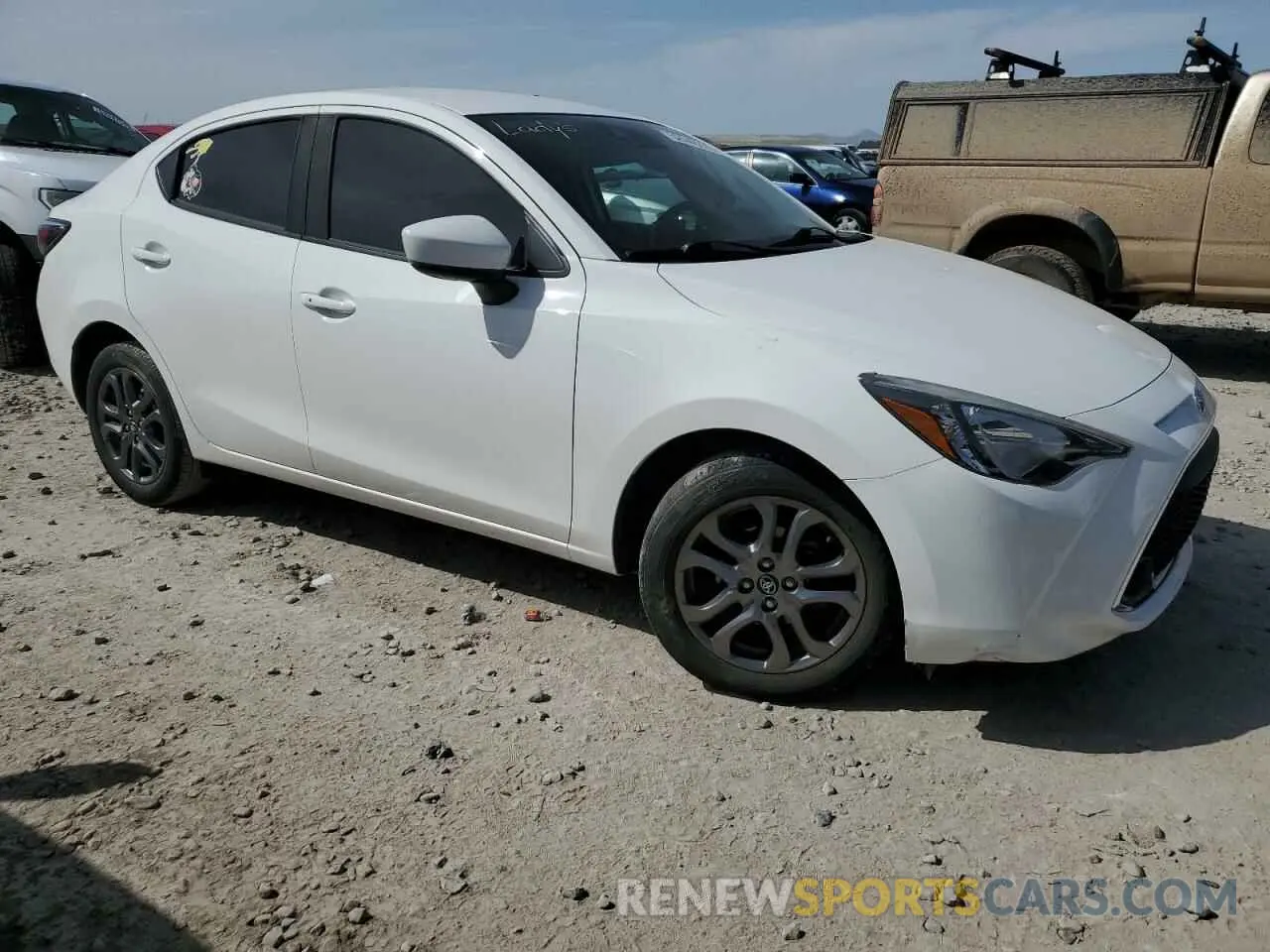4 fotografías del automóvil dañado 3MYDLBYV1LY716776 TOYOTA YARIS 2020