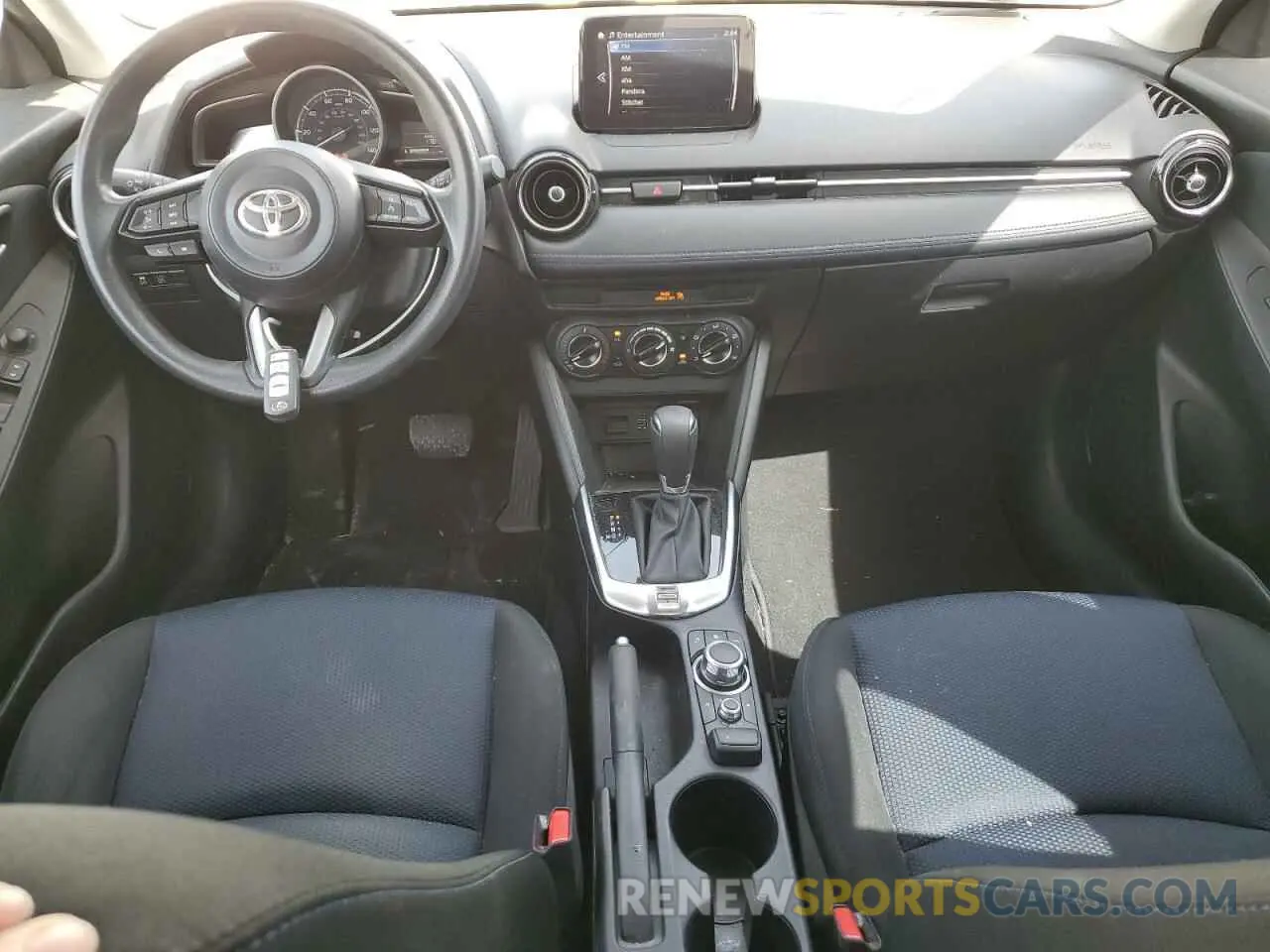 8 fotografías del automóvil dañado 3MYDLBYV1LY716776 TOYOTA YARIS 2020