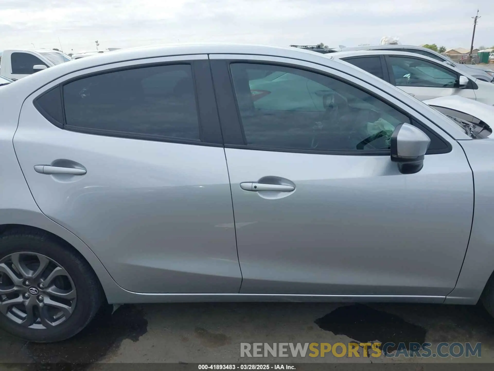 14 fotografías del automóvil dañado 3MYDLBYV3LY712440 TOYOTA YARIS 2020
