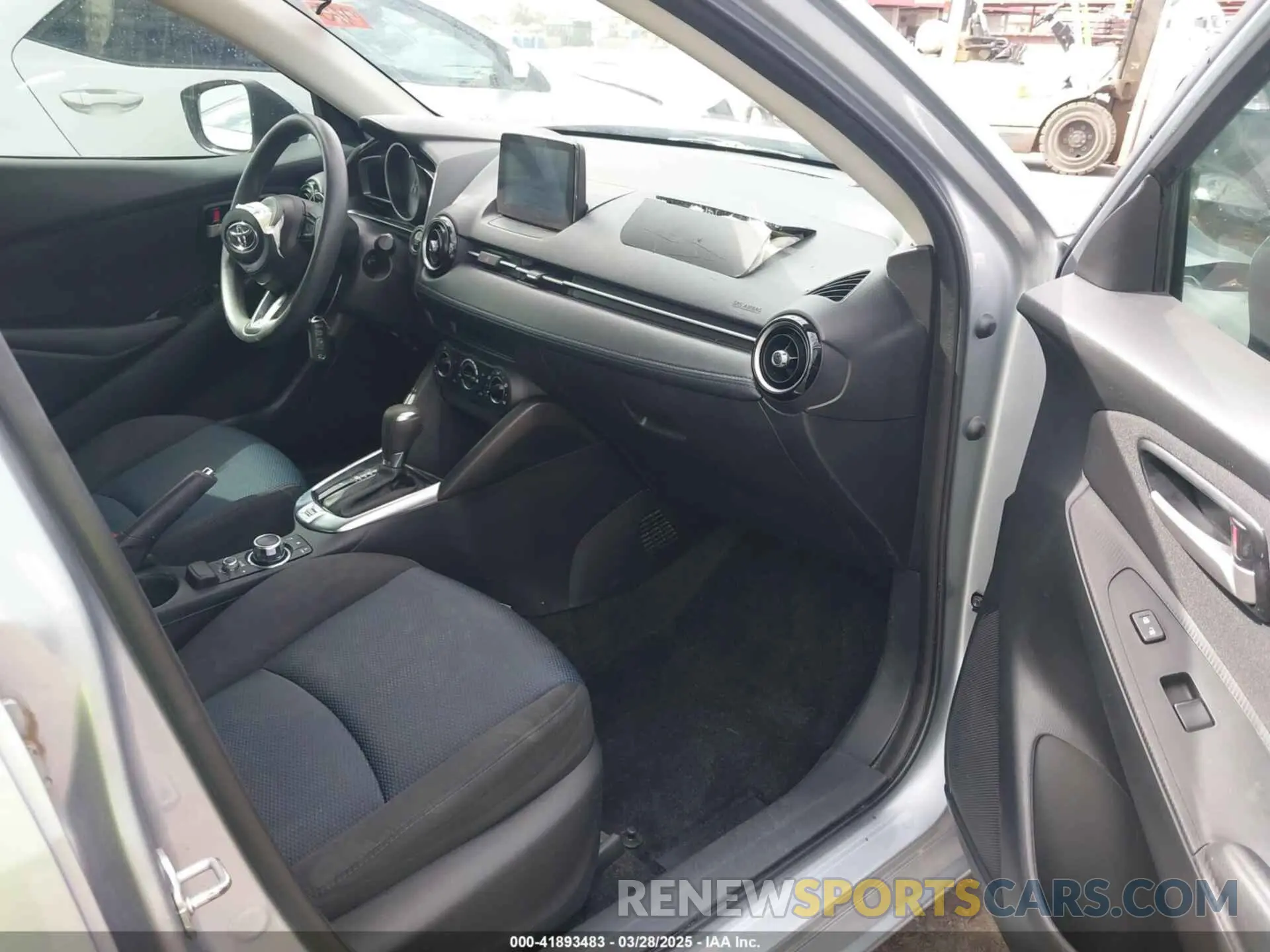 5 fotografías del automóvil dañado 3MYDLBYV3LY712440 TOYOTA YARIS 2020