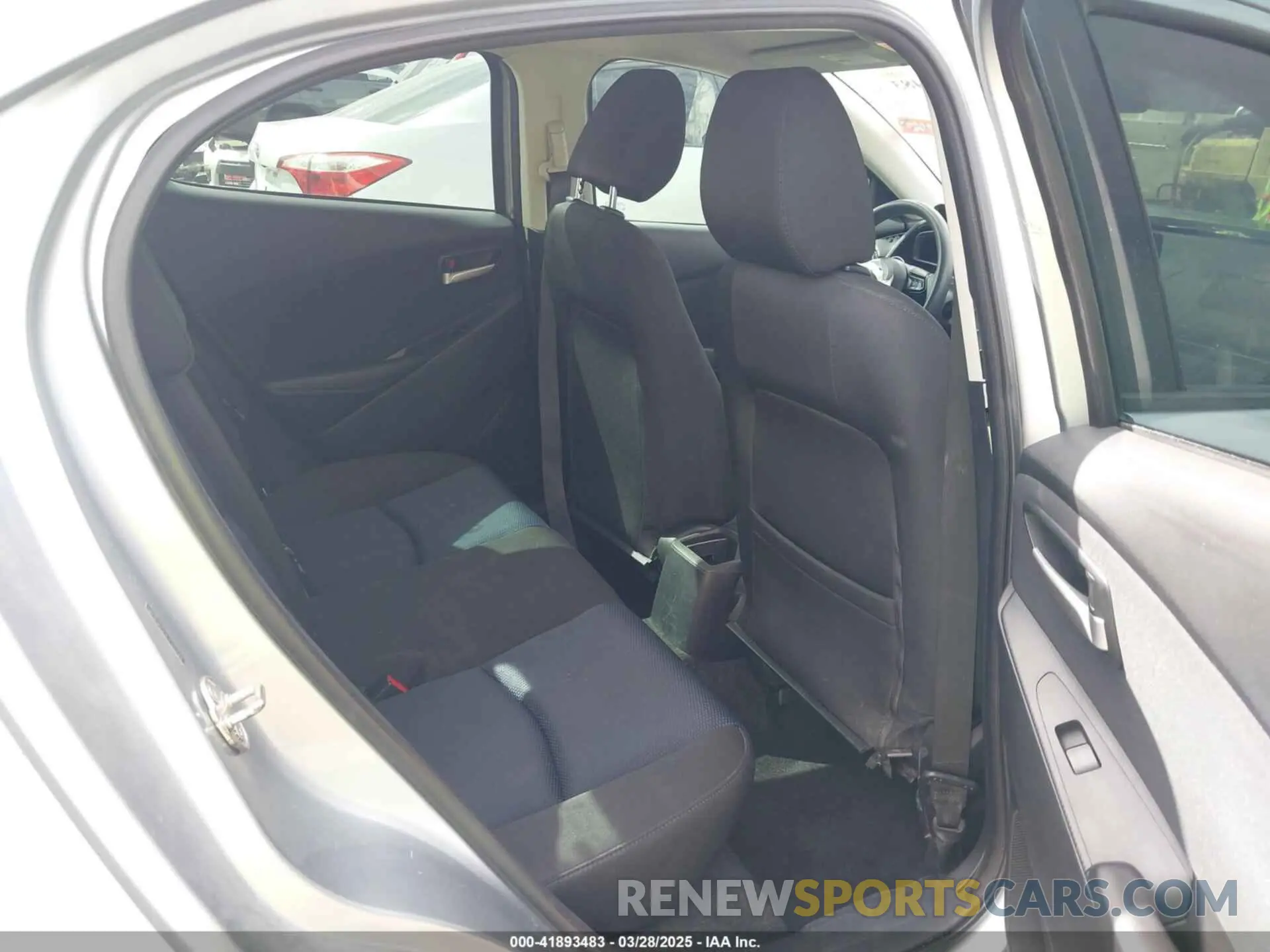 8 fotografías del automóvil dañado 3MYDLBYV3LY712440 TOYOTA YARIS 2020