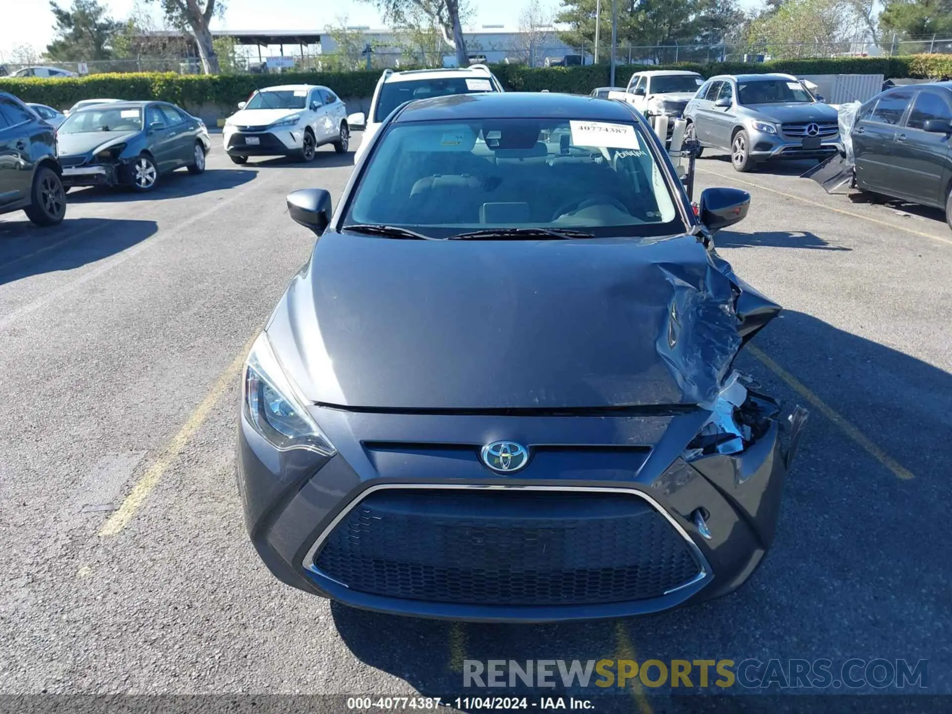 12 fotografías del automóvil dañado 3MYDLBYV3LY715063 TOYOTA YARIS 2020