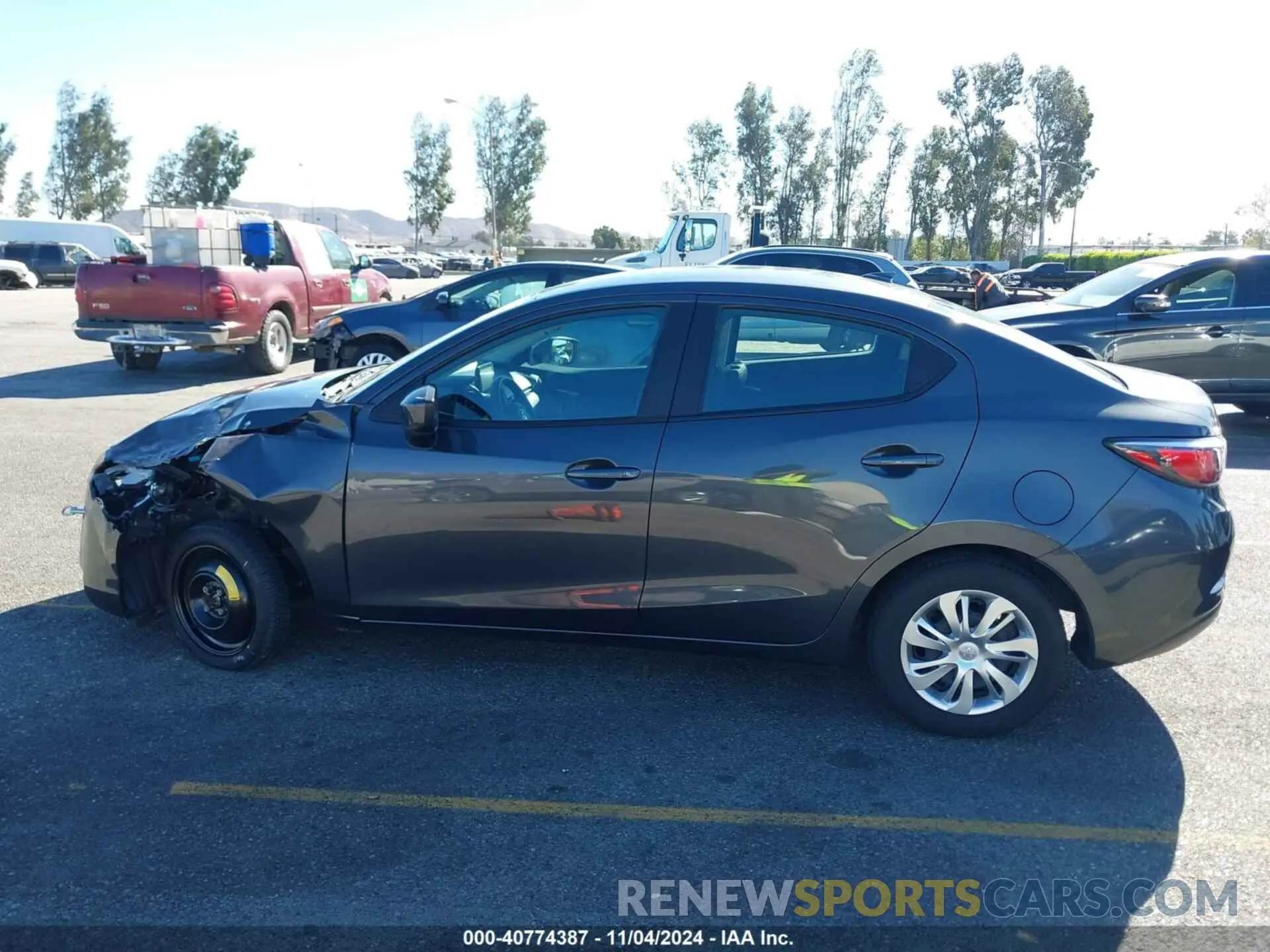 14 fotografías del automóvil dañado 3MYDLBYV3LY715063 TOYOTA YARIS 2020
