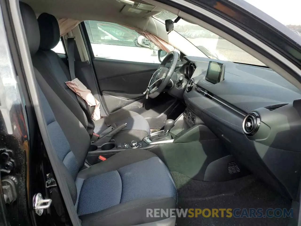 5 fotografías del automóvil dañado 3MYDLBYV6LY711444 TOYOTA YARIS 2020