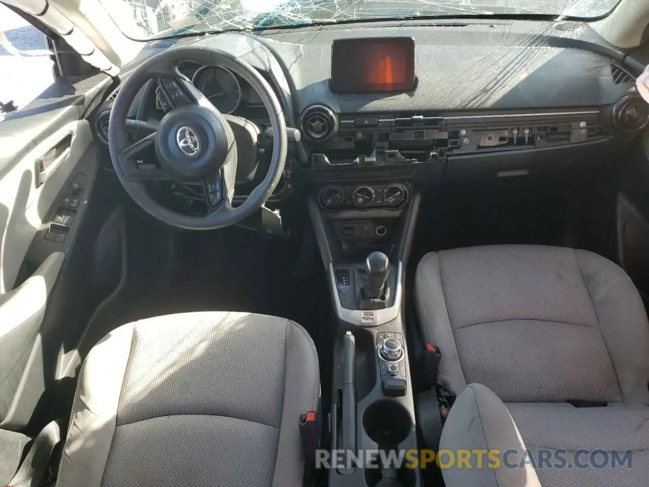 8 fotografías del automóvil dañado 3MYDLBYV6LY715820 TOYOTA YARIS 2020