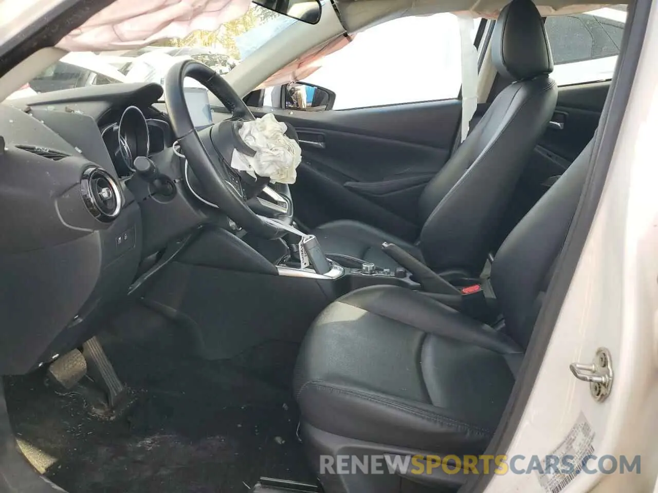 7 fotografías del automóvil dañado 3MYDLBYV6LY716191 TOYOTA YARIS 2020