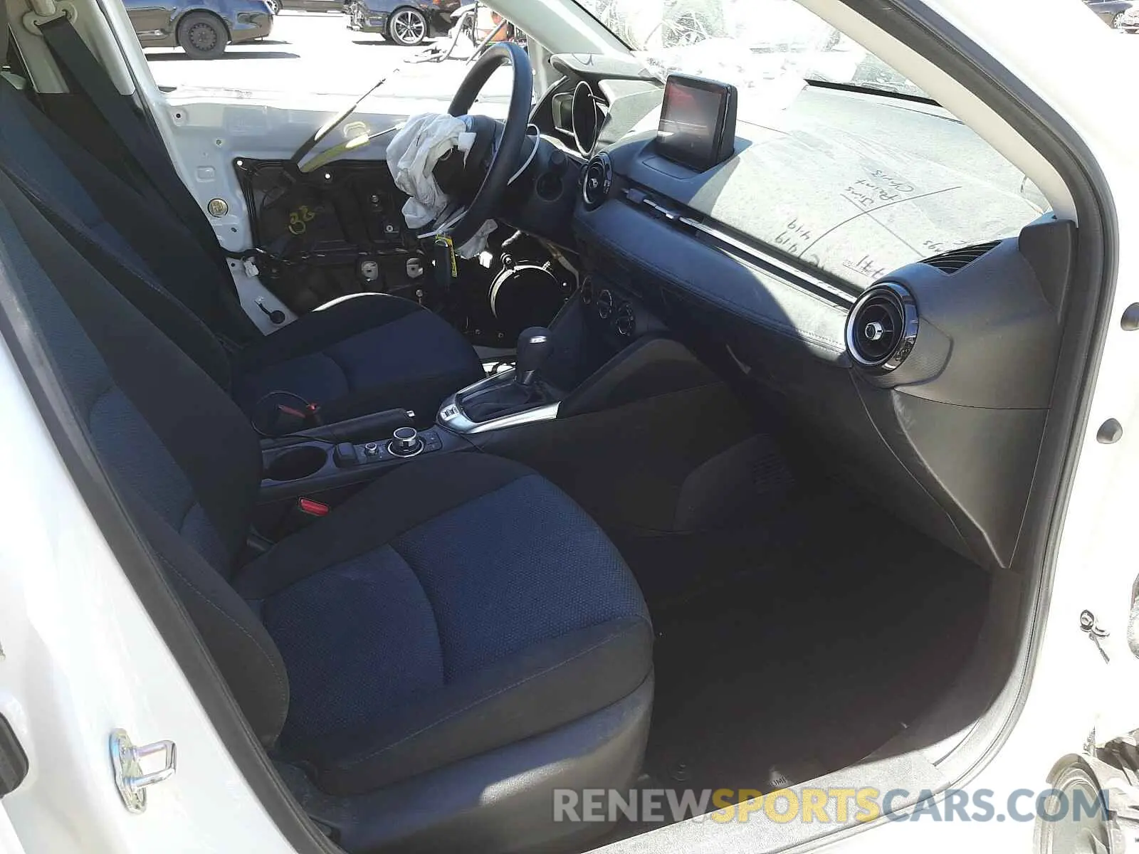 5 fotografías del automóvil dañado 3MYDLBYV8LY711963 TOYOTA YARIS 2020