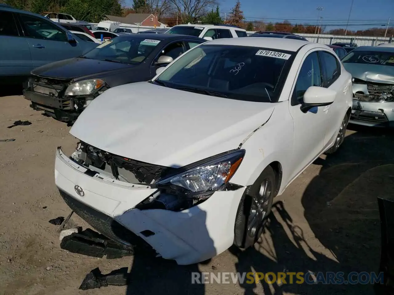 2 fotografías del automóvil dañado 3MYDLBYV9LY711566 TOYOTA YARIS 2020