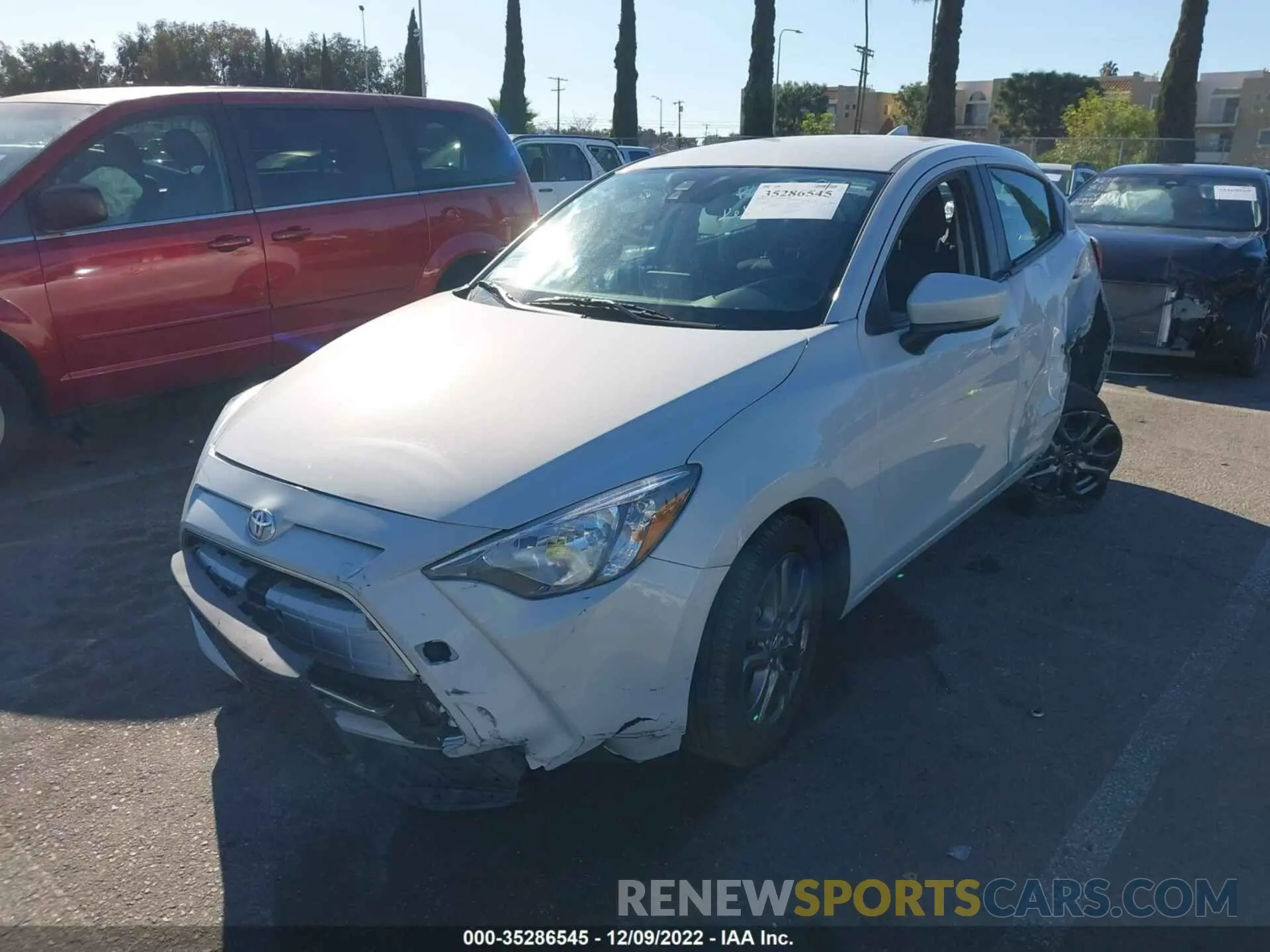 2 fotografías del automóvil dañado 3MYDLBJV1LY703424 TOYOTA YARIS HATCHBACK 2020
