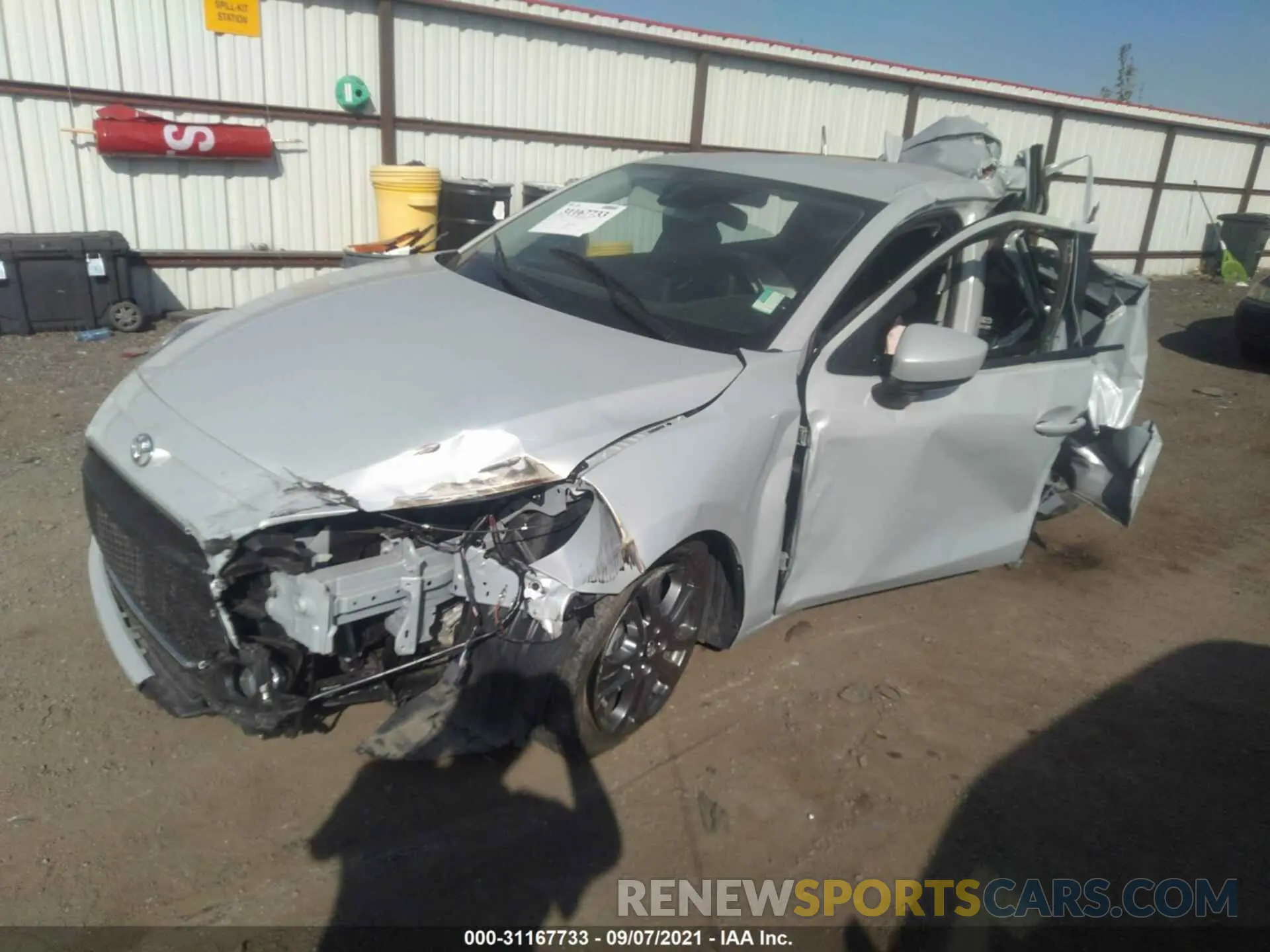 2 fotografías del automóvil dañado 3MYDLBJV5LY716709 TOYOTA YARIS HATCHBACK 2020