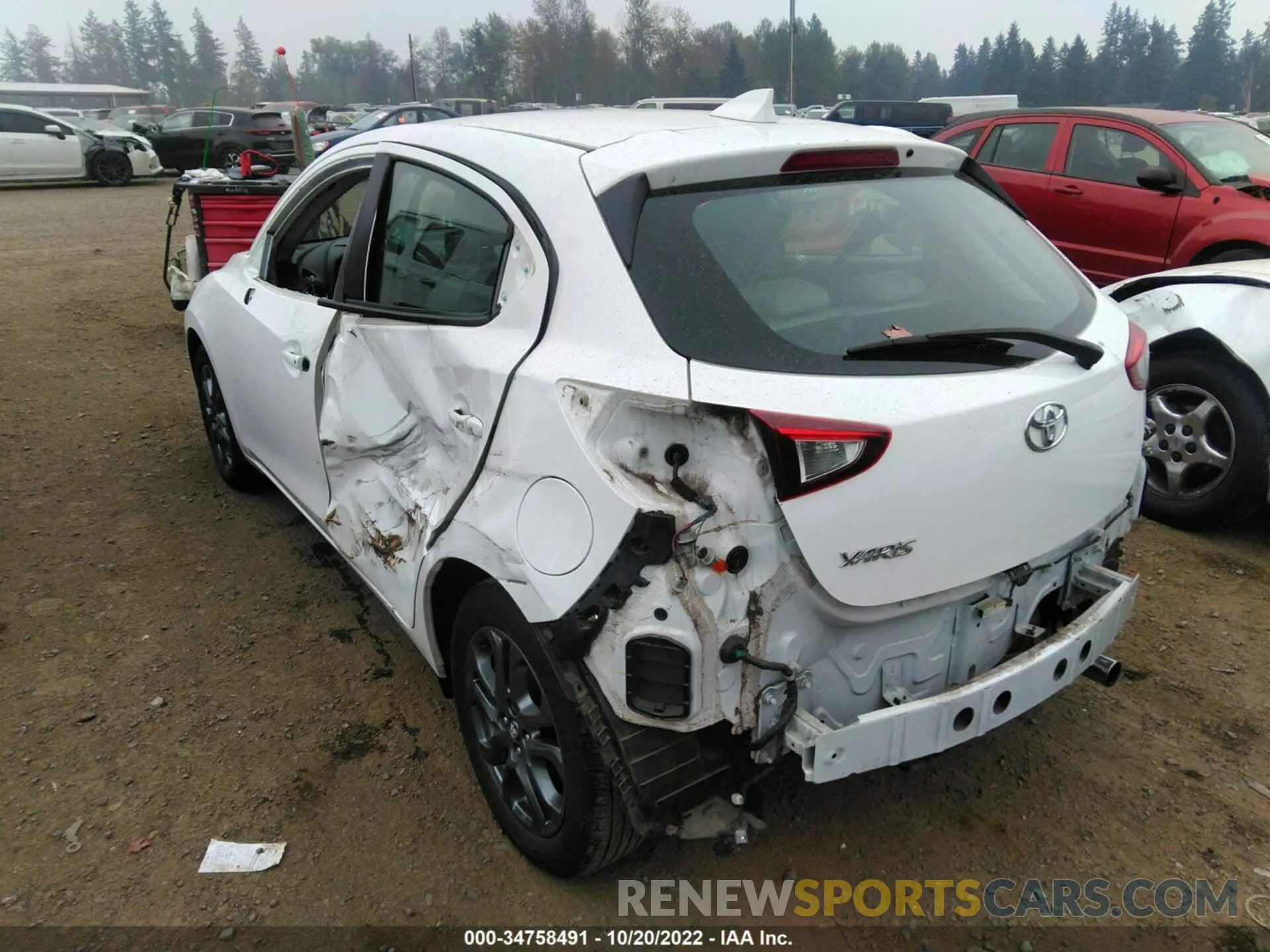 3 fotografías del automóvil dañado 3MYDLBJV9LY700674 TOYOTA YARIS HATCHBACK 2020