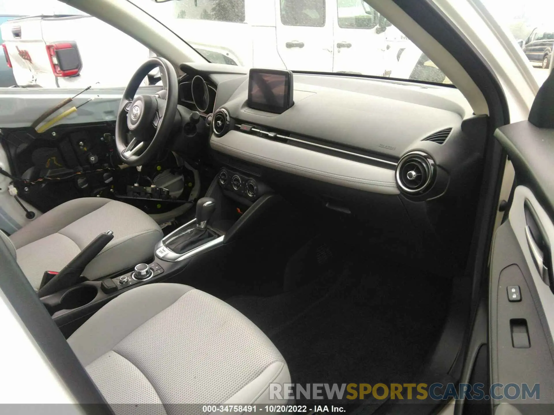 5 fotografías del automóvil dañado 3MYDLBJV9LY700674 TOYOTA YARIS HATCHBACK 2020