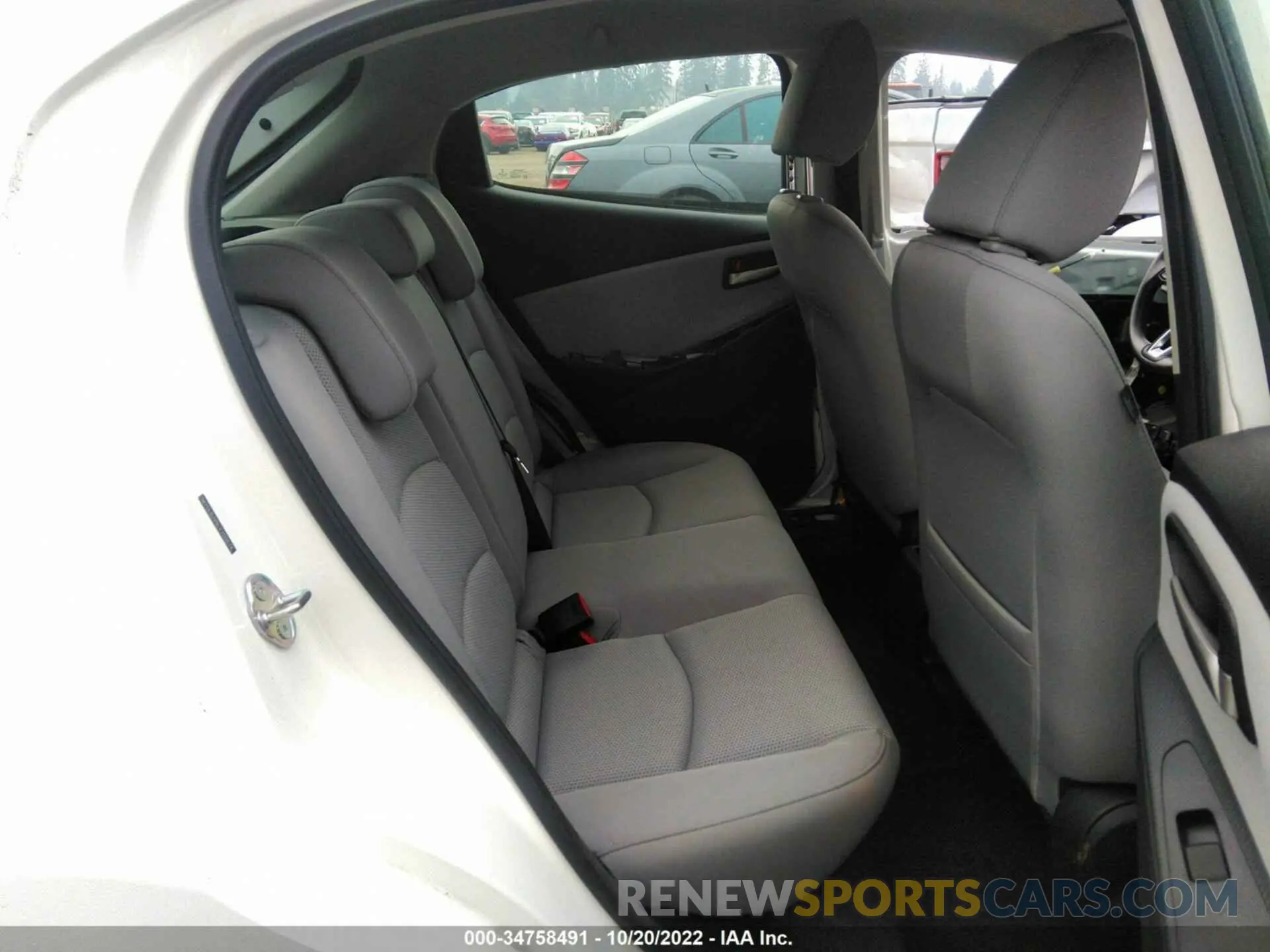 8 fotografías del automóvil dañado 3MYDLBJV9LY700674 TOYOTA YARIS HATCHBACK 2020