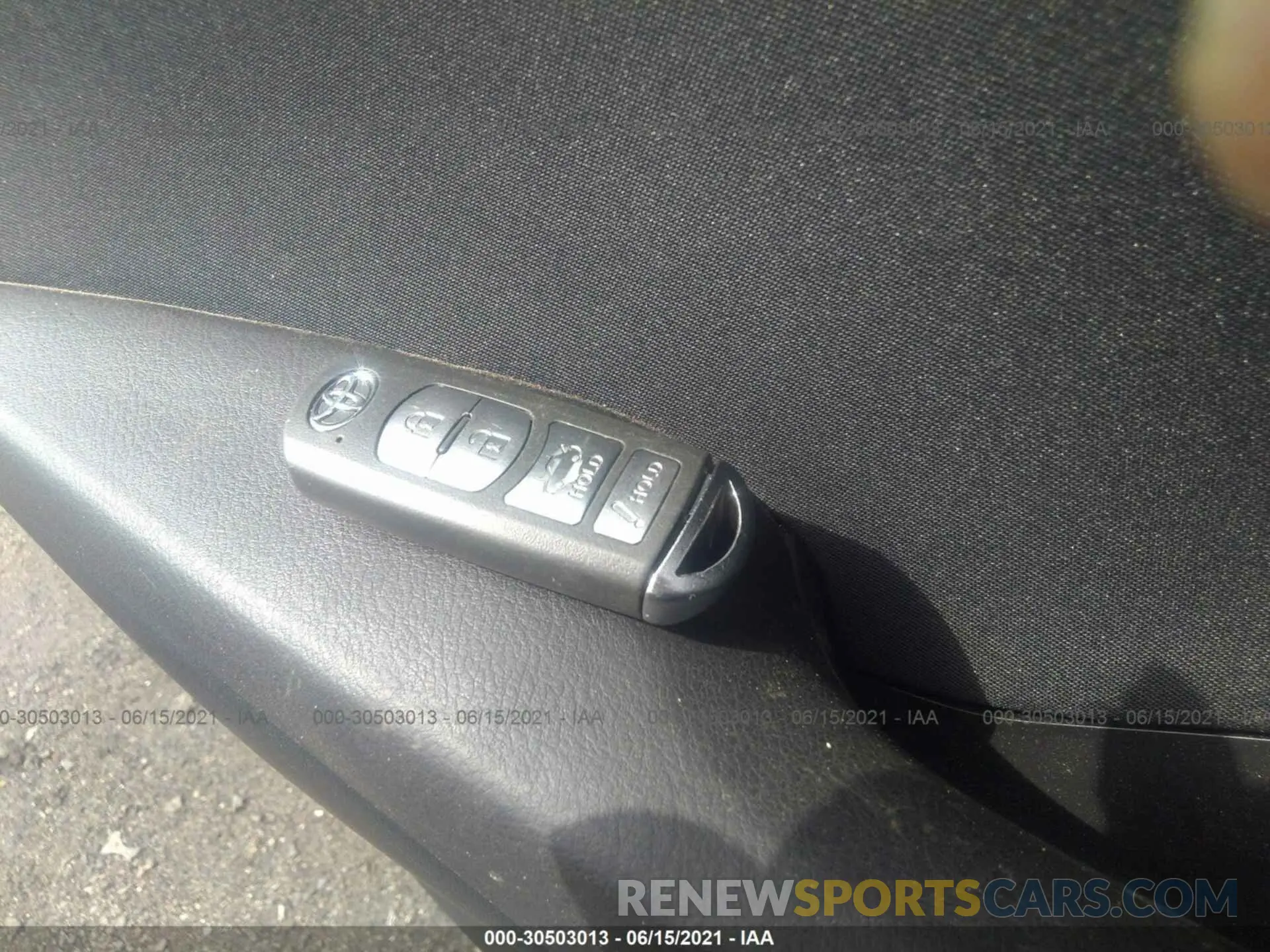 11 fotografías del automóvil dañado 3MYDLBYV0KY515806 TOYOTA YARIS SEDAN 2019