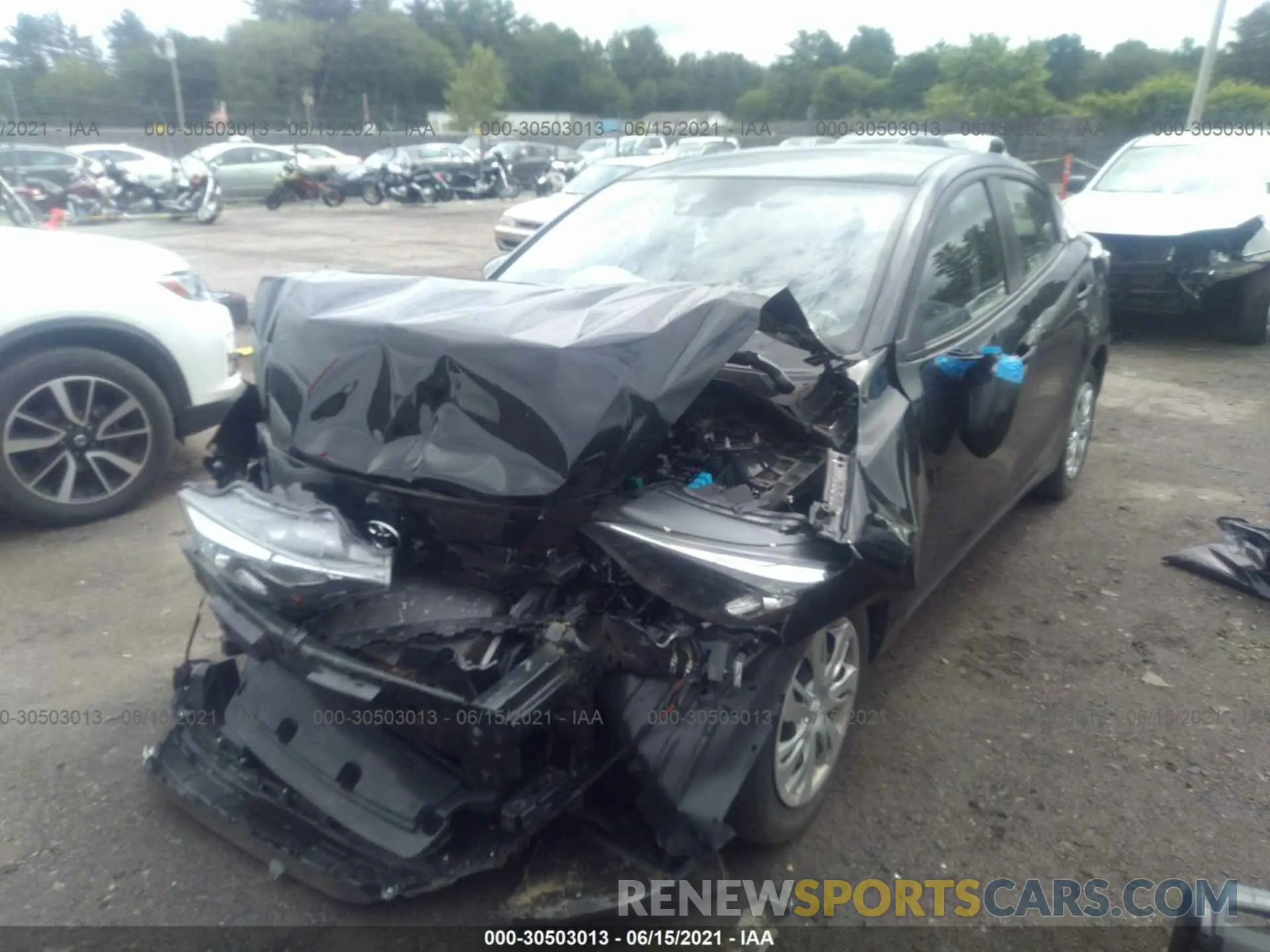 2 fotografías del automóvil dañado 3MYDLBYV0KY515806 TOYOTA YARIS SEDAN 2019