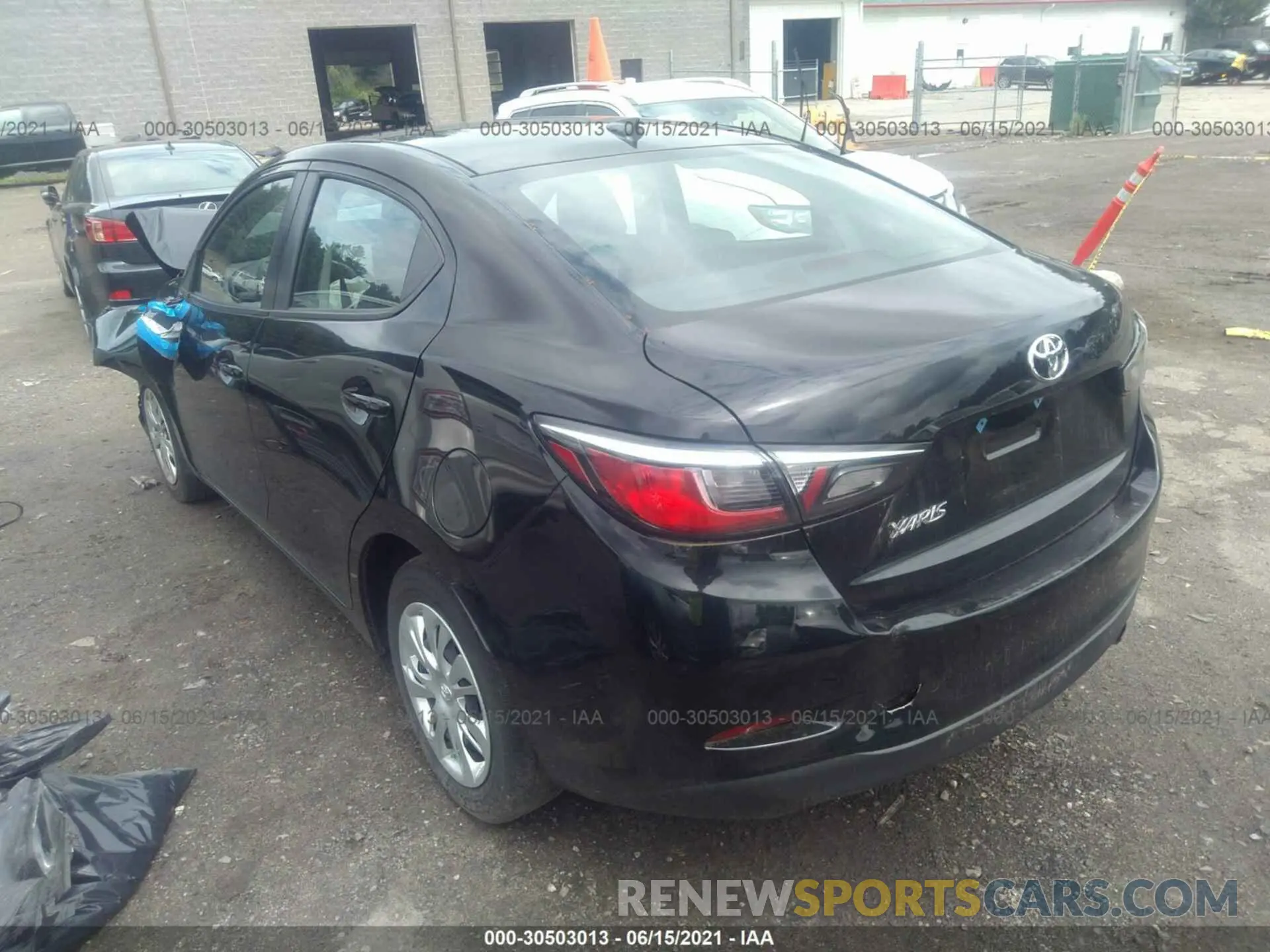 3 fotografías del automóvil dañado 3MYDLBYV0KY515806 TOYOTA YARIS SEDAN 2019