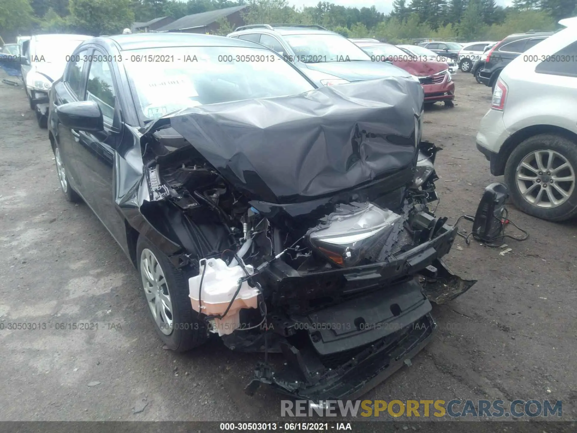 6 fotografías del automóvil dañado 3MYDLBYV0KY515806 TOYOTA YARIS SEDAN 2019