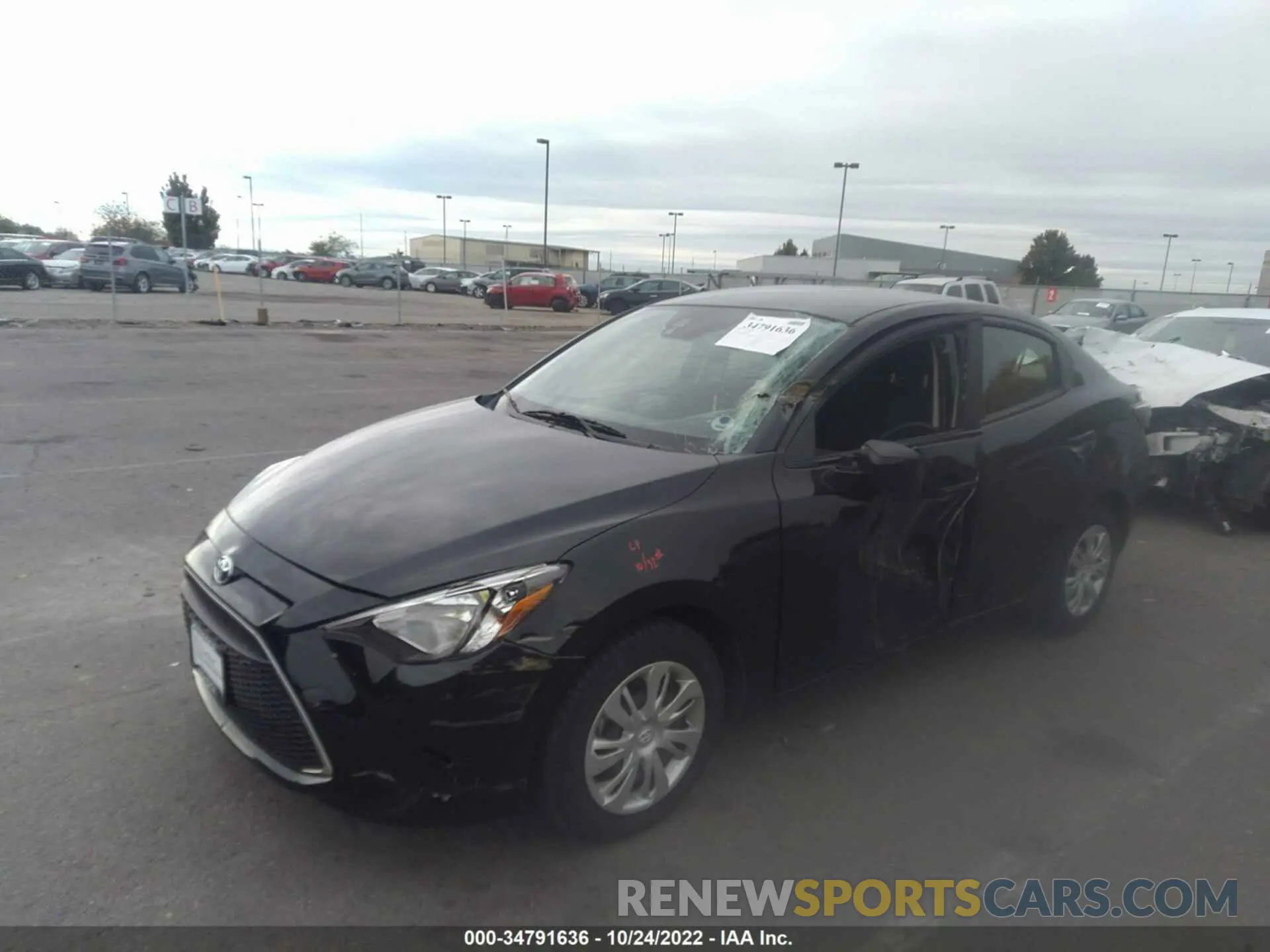 2 fotografías del automóvil dañado 3MYDLBYV1KY515667 TOYOTA YARIS SEDAN 2019