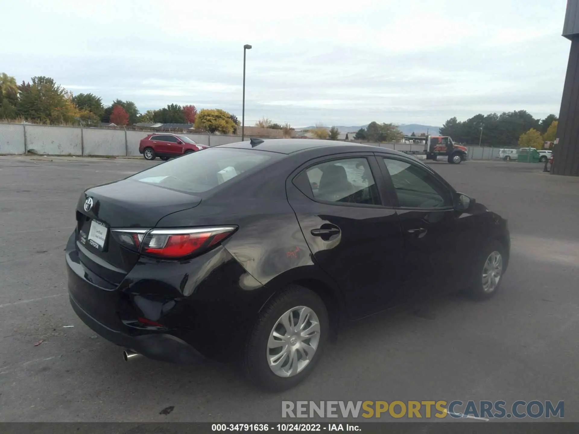 4 fotografías del automóvil dañado 3MYDLBYV1KY515667 TOYOTA YARIS SEDAN 2019
