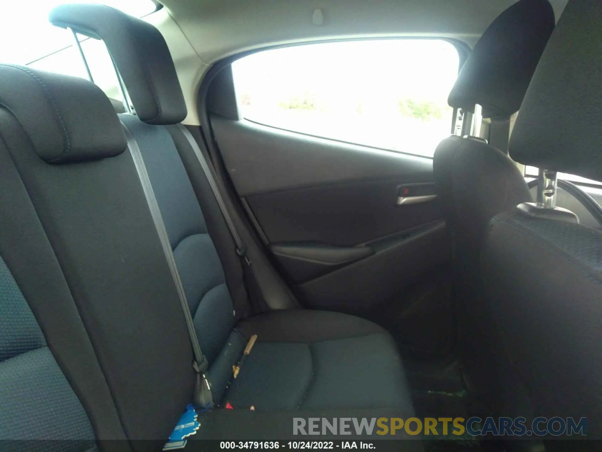 8 fotografías del automóvil dañado 3MYDLBYV1KY515667 TOYOTA YARIS SEDAN 2019